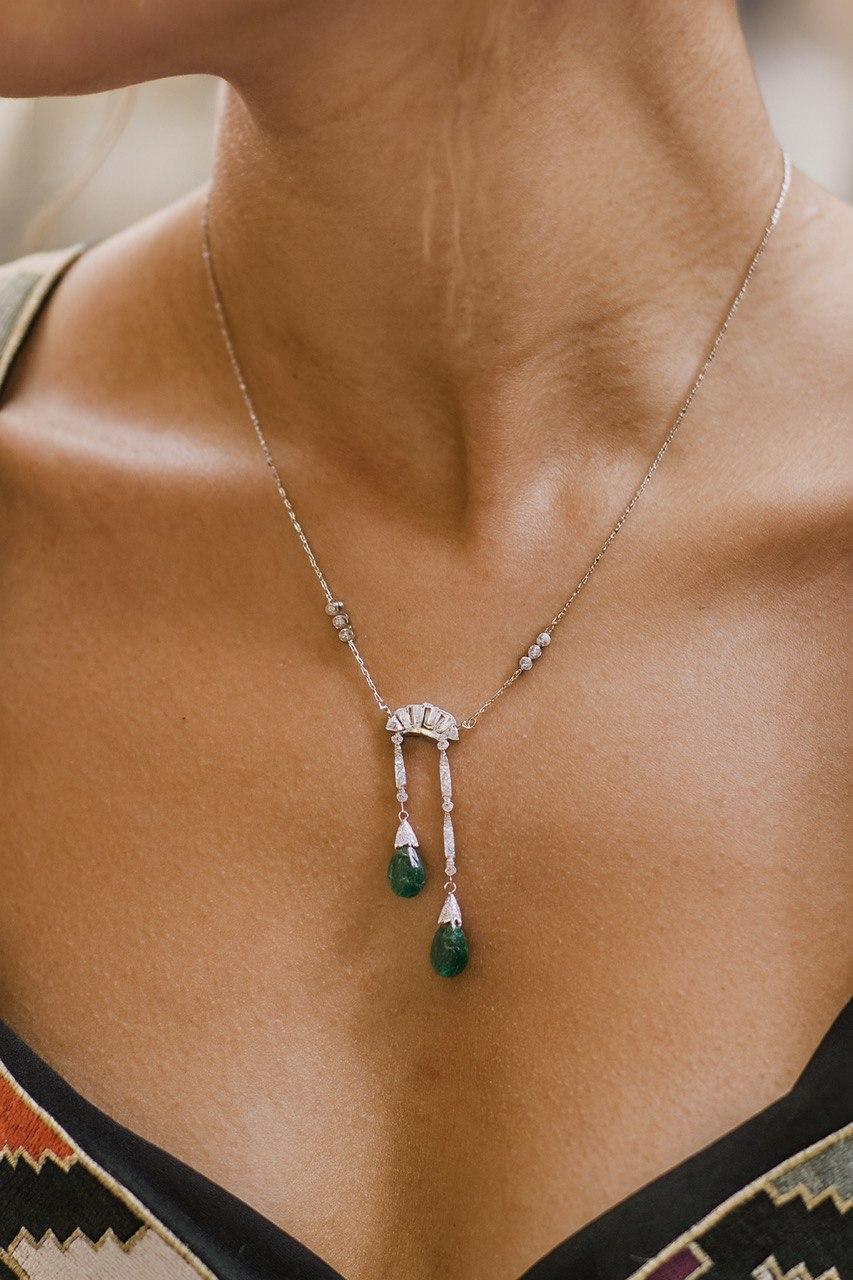 Art Déco Double Emerald drop and Diamond necklace, the polished Colombian emerald in vendita