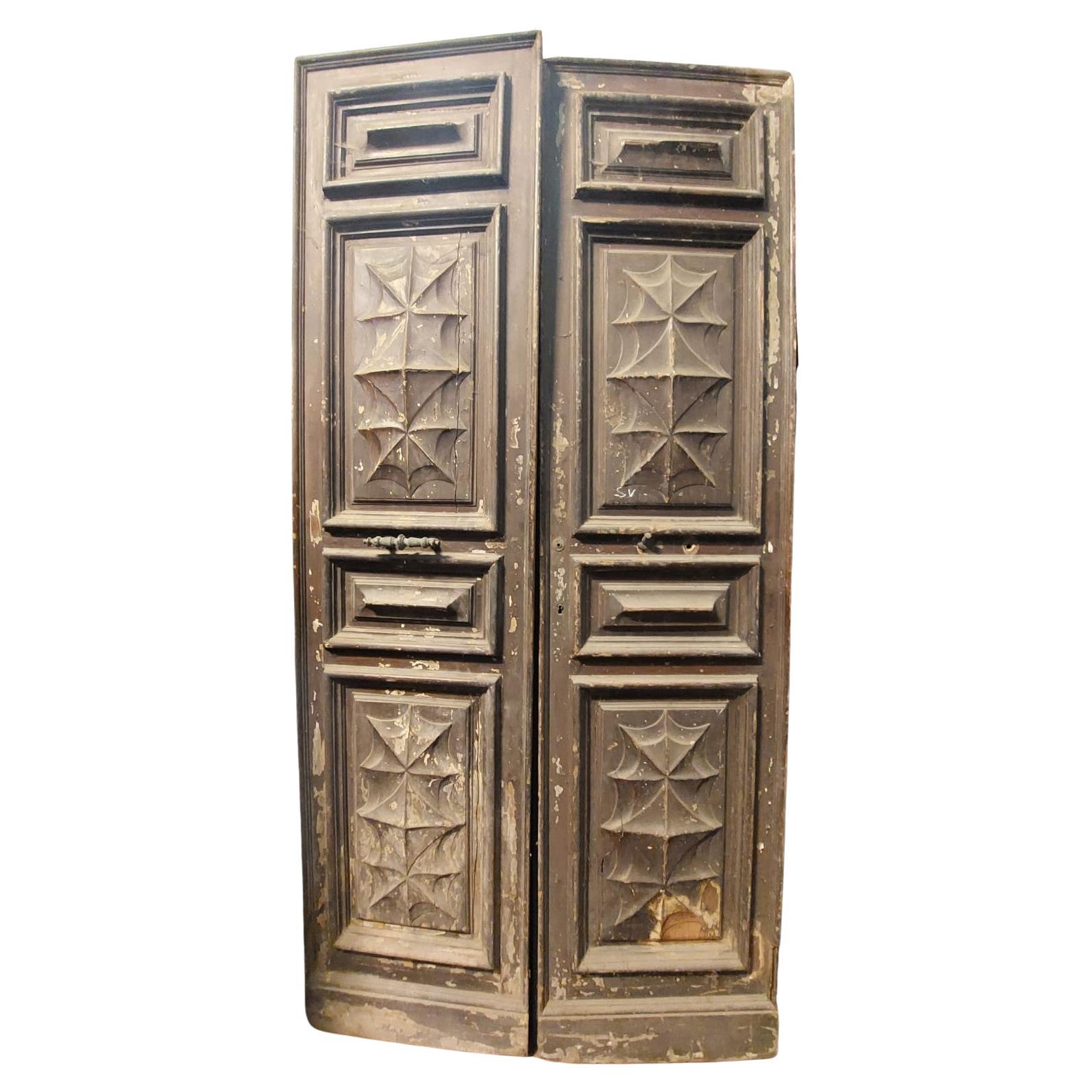 Double entrance door in larch carved and lacquered from Turin (Italy) For Sale