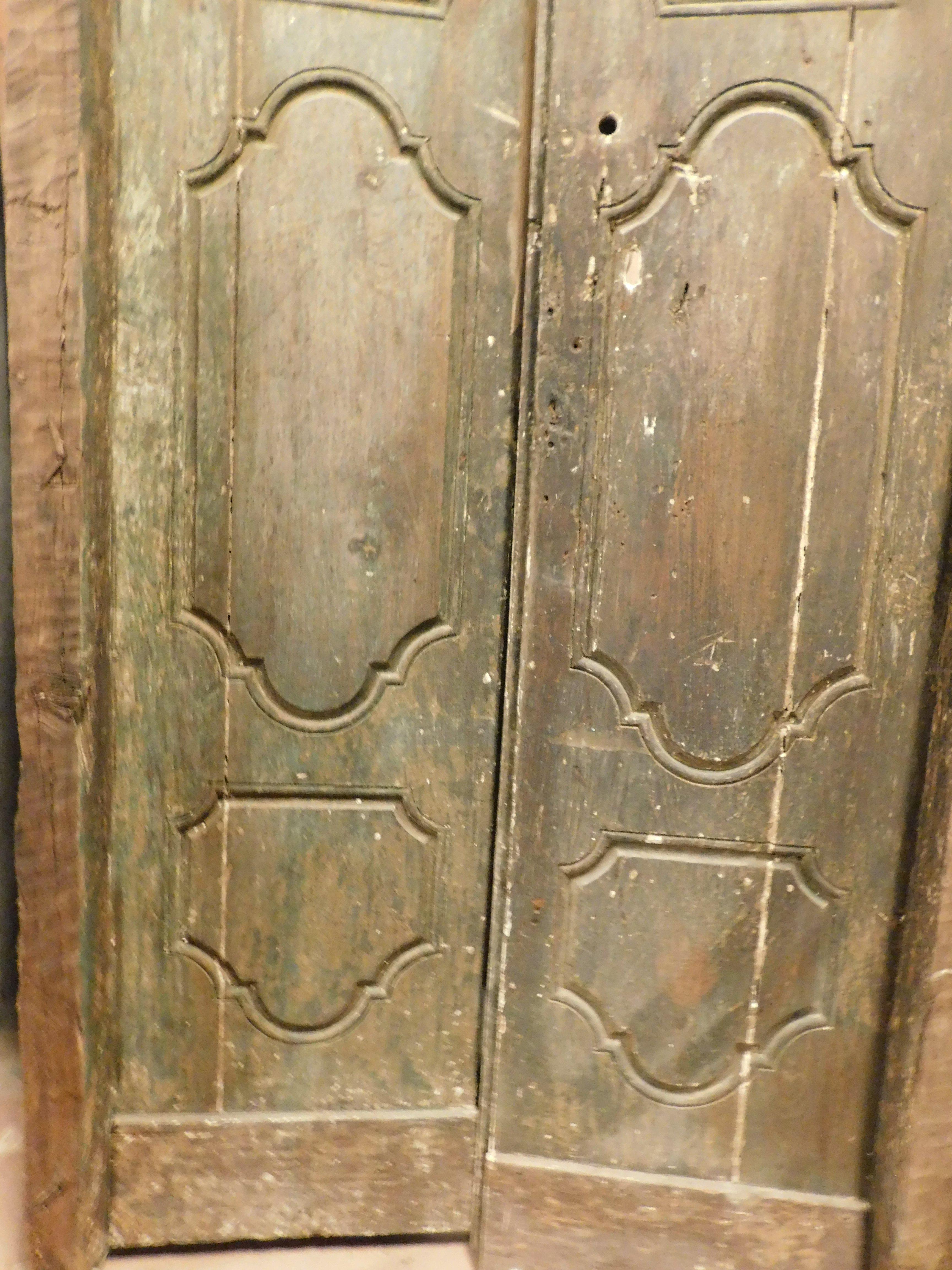 XVIIIe siècle et antérieur Porte d'entrée double avec cadre, Italie en vente