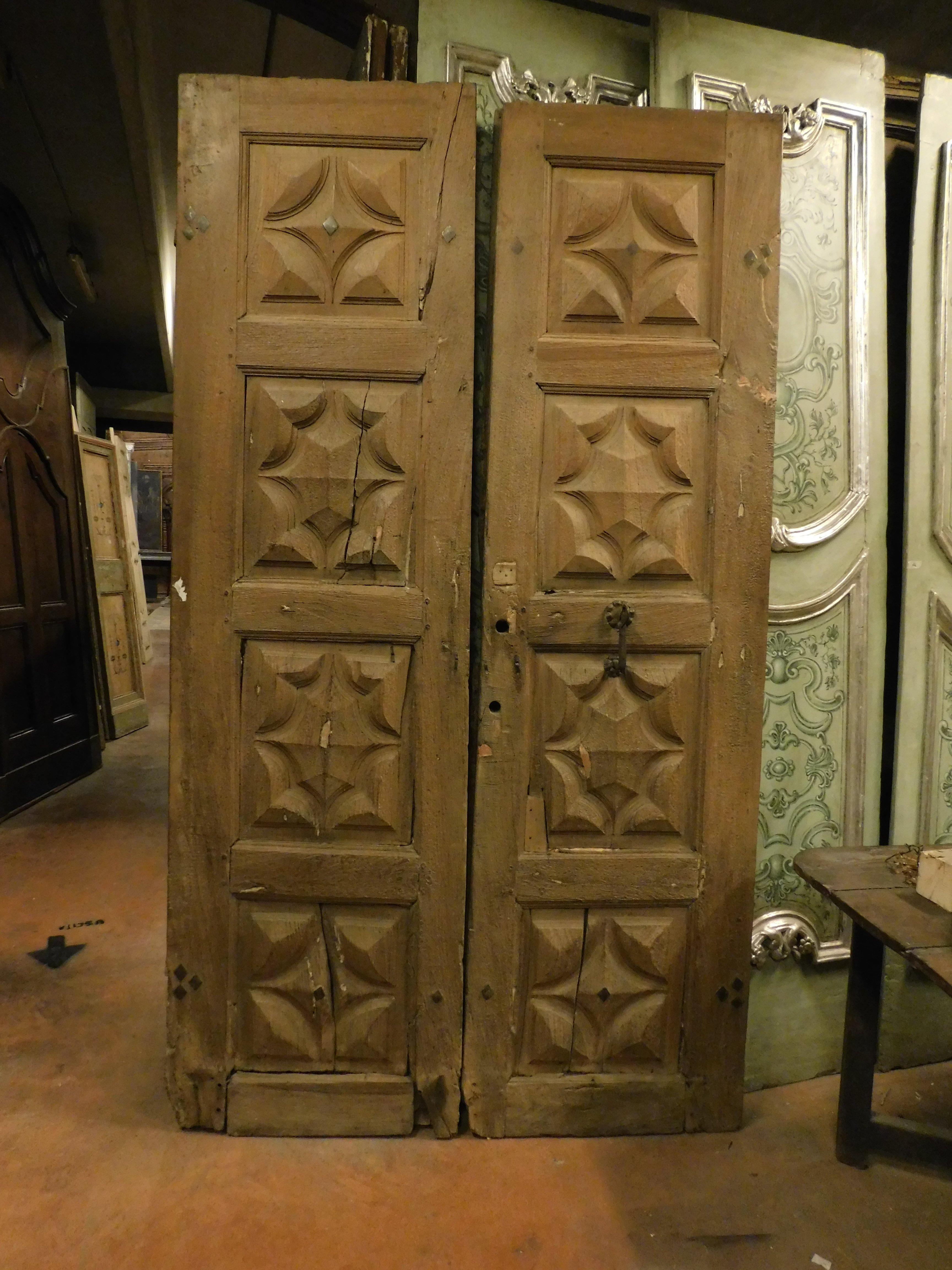 Ancient entrance door, main double door, richly carved with 8 Baroque-shaped and diamond-cut panels (the sculpture comes forward), very powerful, in part to be restored but very old and rare, highly antiqued. Hand-built by a craftsman, for the