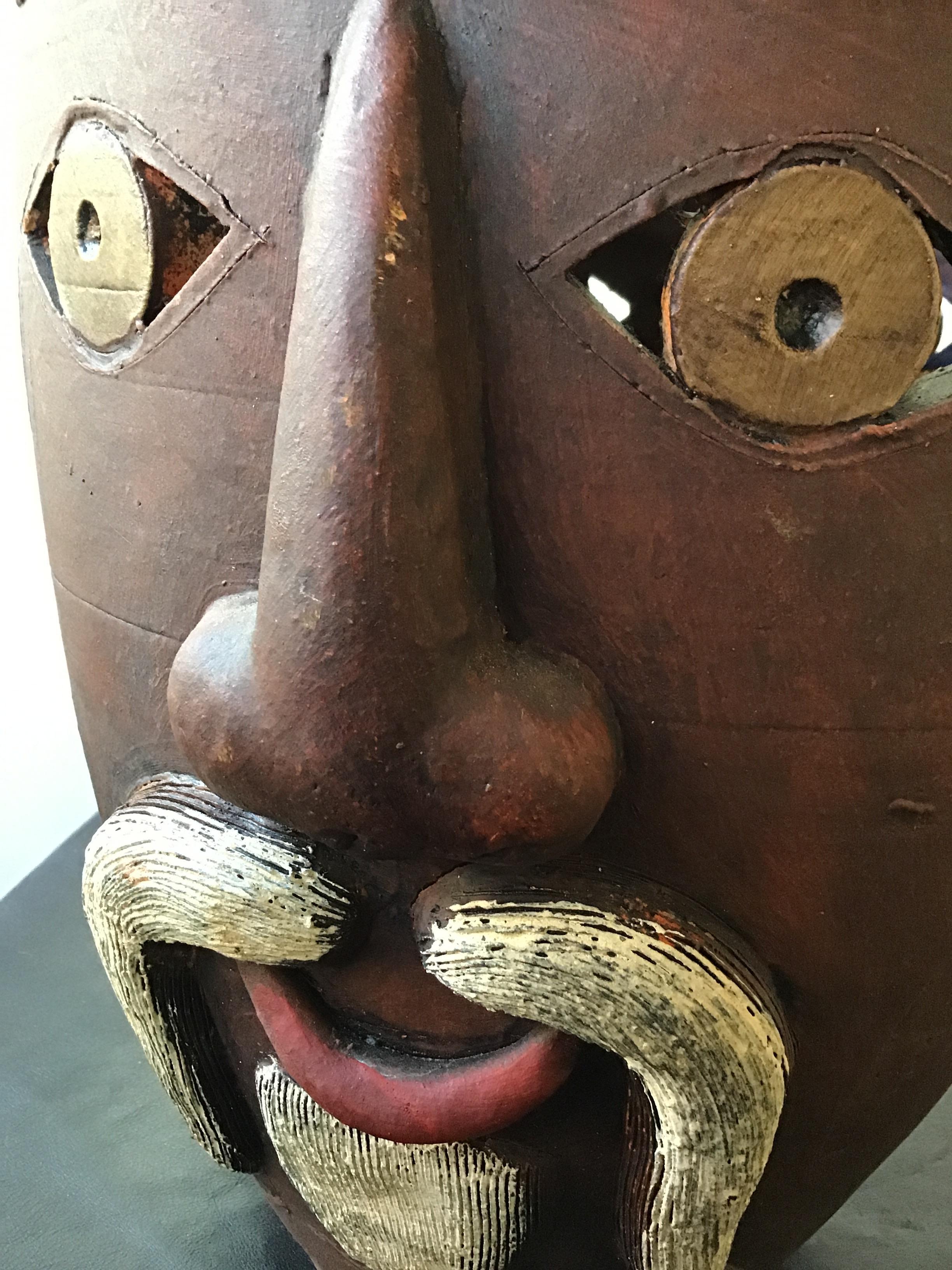 Vase d'homme en céramique à double visage en vente 4