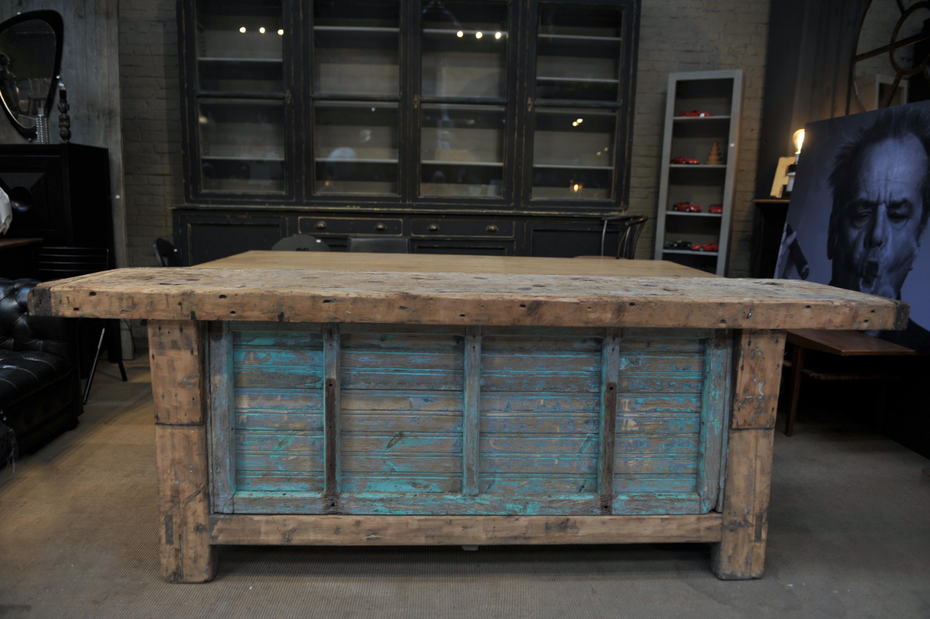 Double Face French Carpenter Workbench with Vice, circa 1930 For Sale 3