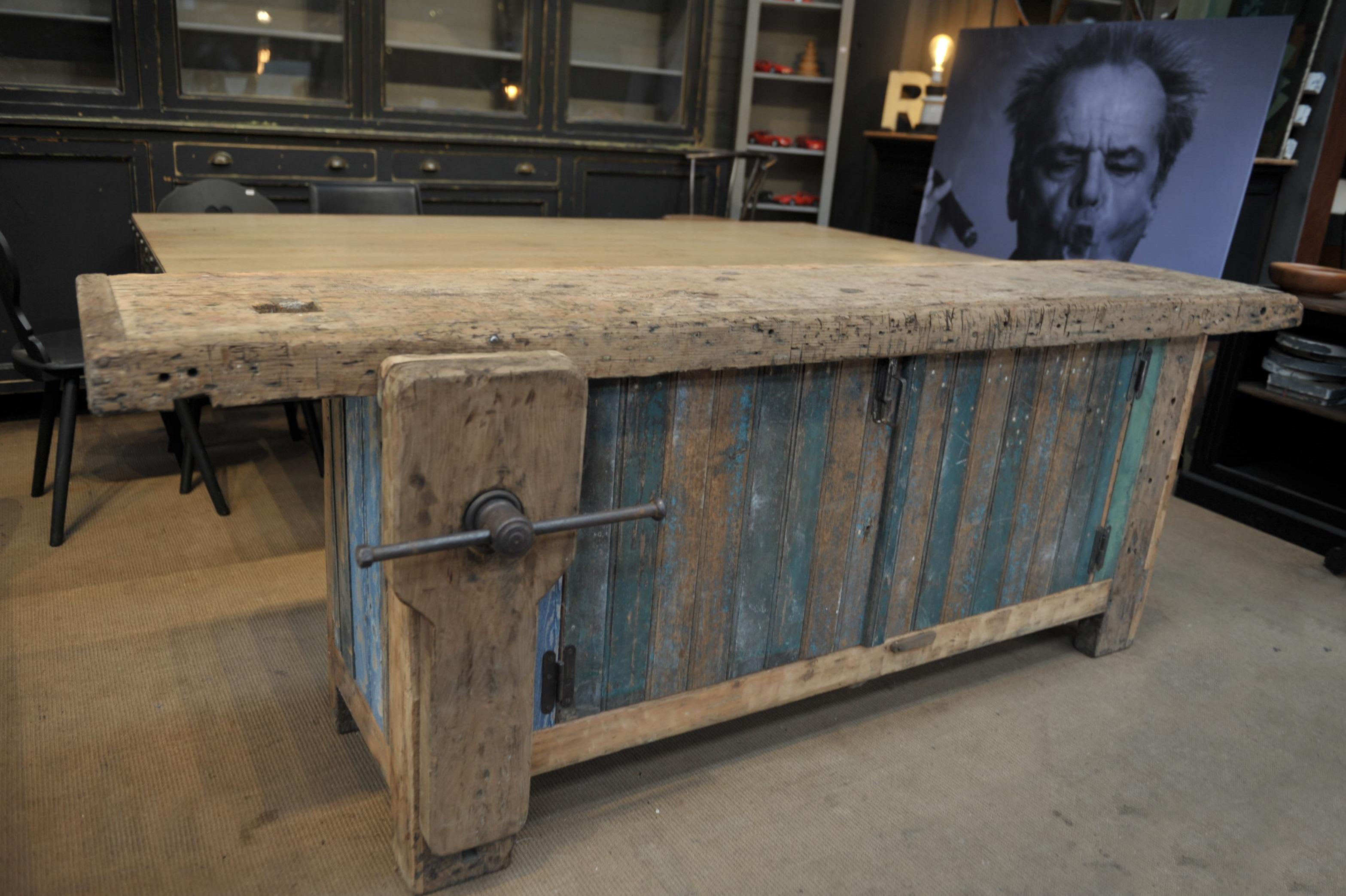 Double Face French Carpenter Workbench with Vice, circa 1930 For Sale 5
