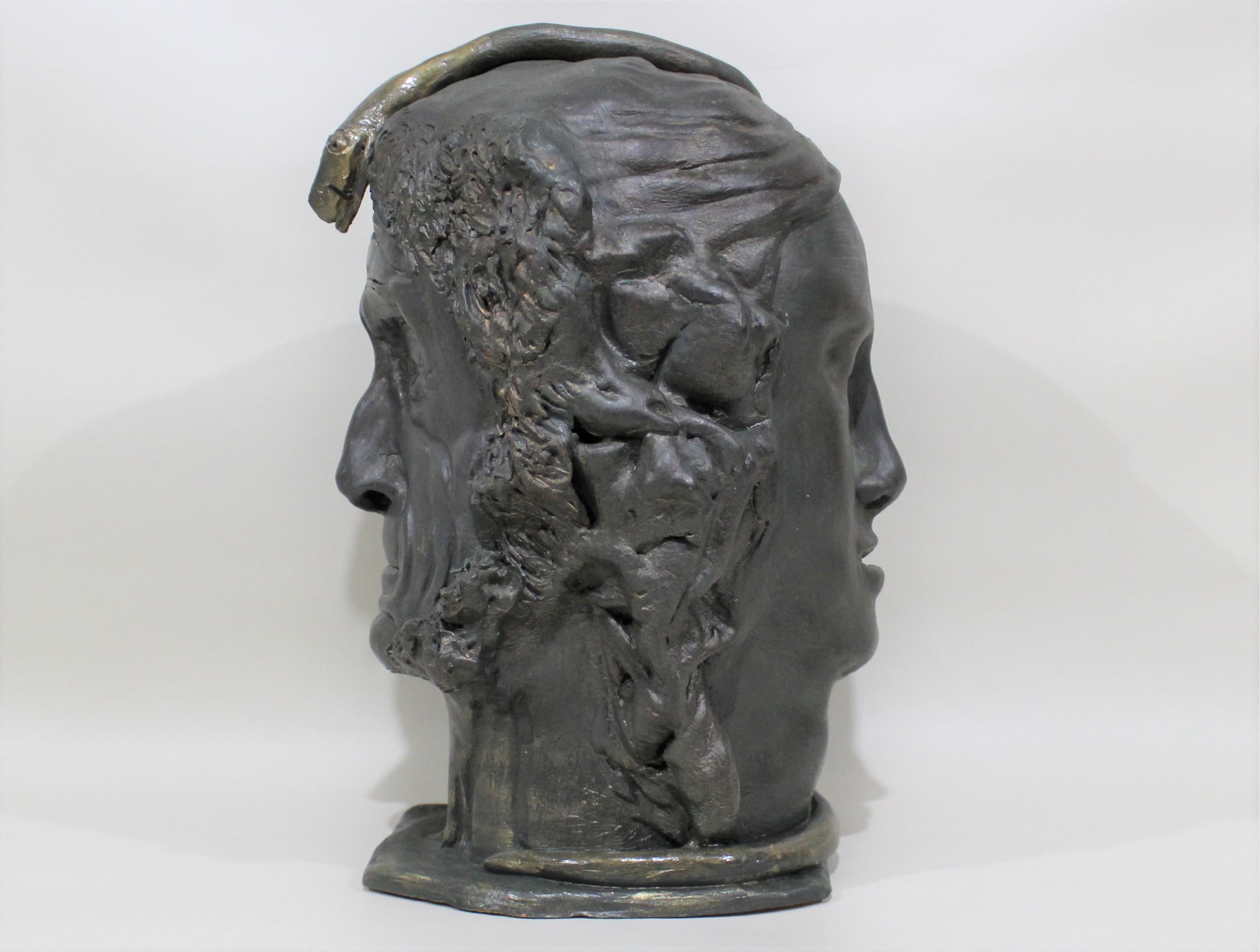 Sculpture en terre cuite à double face de figures mythologiques en vente 1