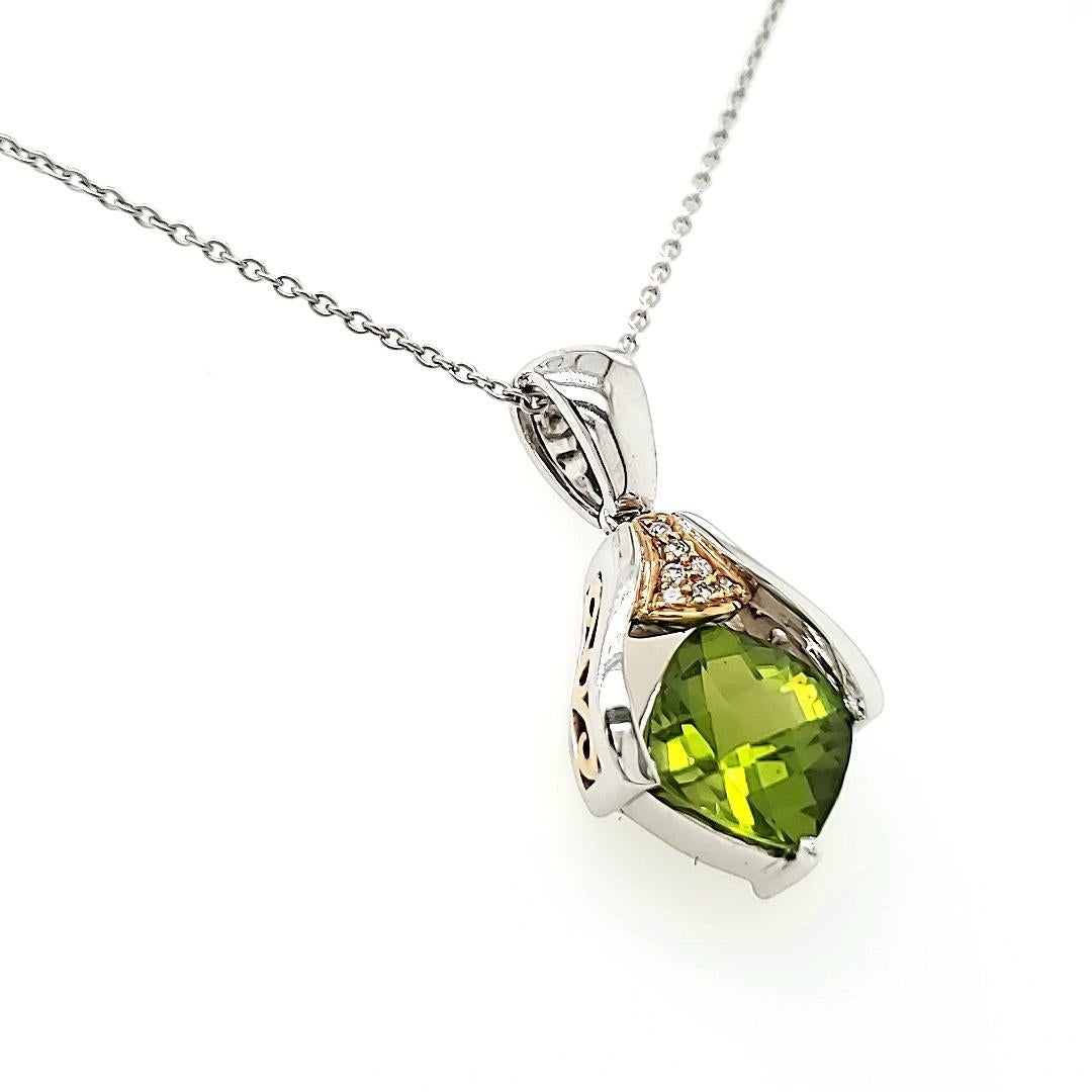 Double Faceted Peridot Pendant in White Gold and Diamonds For Sale 1
