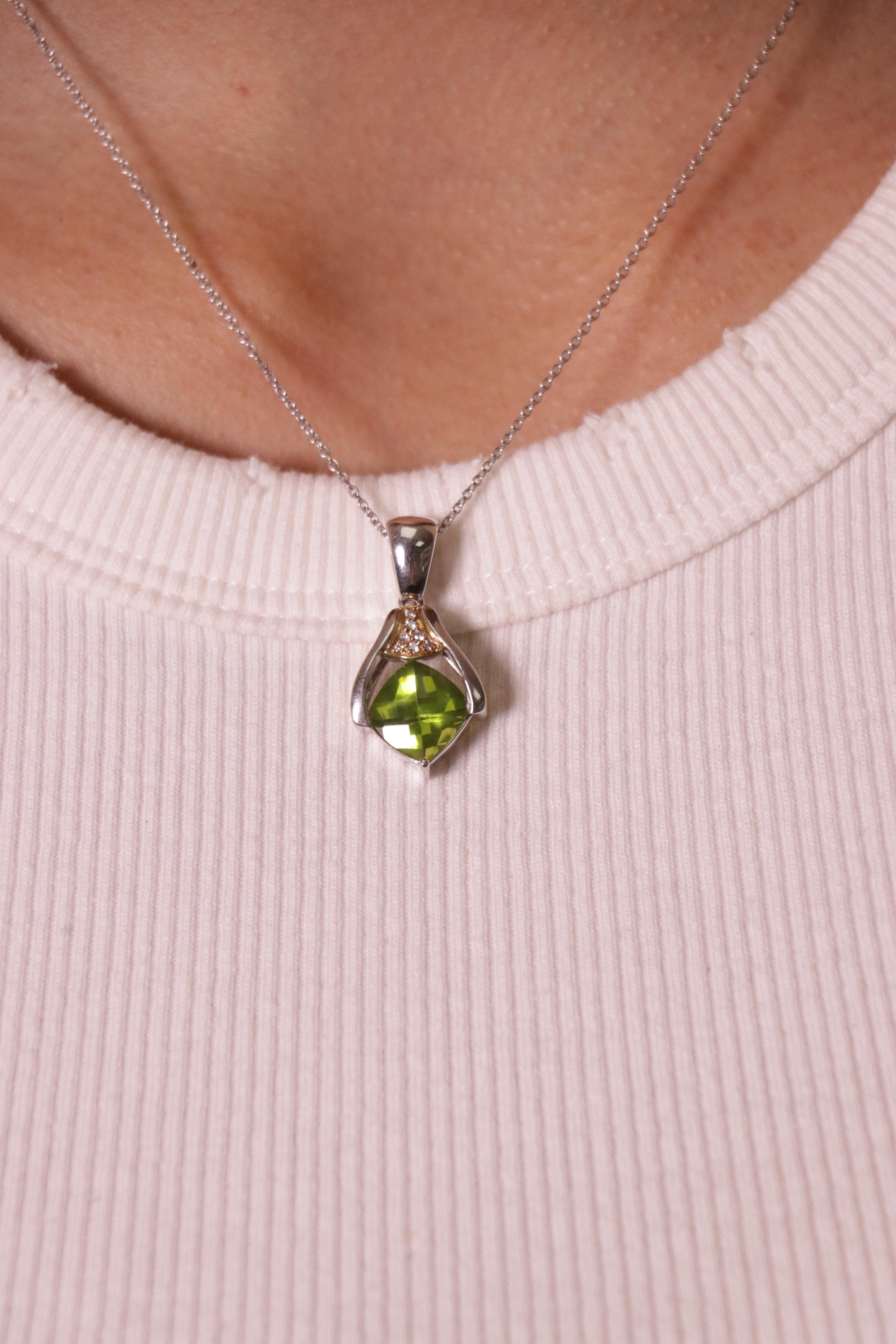 Facettierter Peridot-Anhänger aus Weißgold und Diamanten im Angebot 4