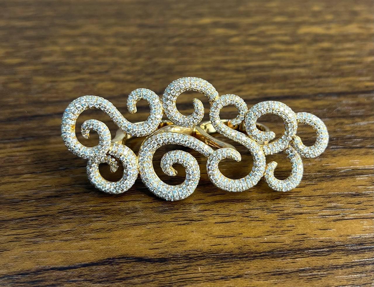 Statement-Knuckle-Ring aus 18 Karat Roségold mit doppeltem Finger, Wirbelwellen und Diamantpavé Damen im Angebot