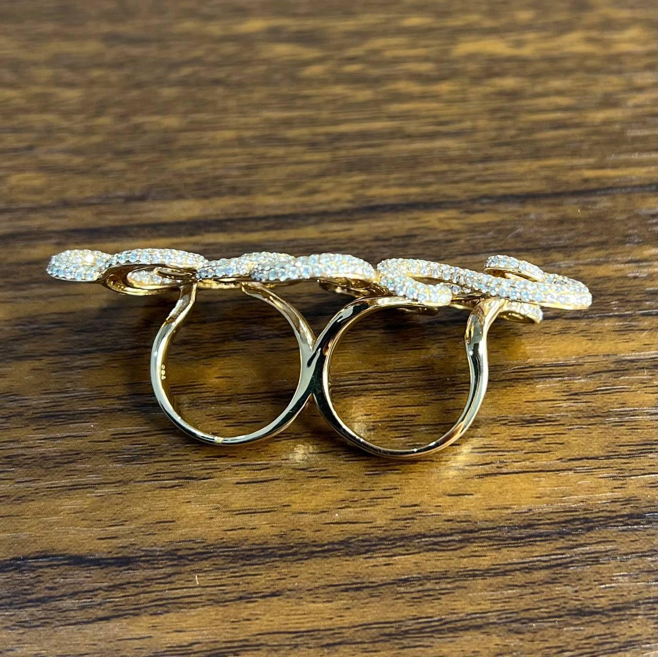Statement-Knuckle-Ring aus 18 Karat Roségold mit doppeltem Finger, Wirbelwellen und Diamantpavé im Angebot 2