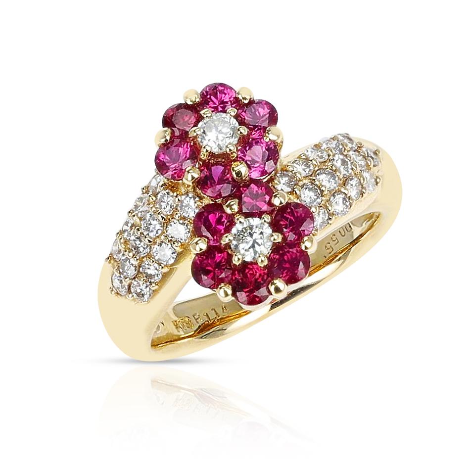 Eine Blume mit 1,14 Karat Rubin-Ring mit 0,55 Karat 18 Karat Diamanten für Damen oder Herren im Angebot