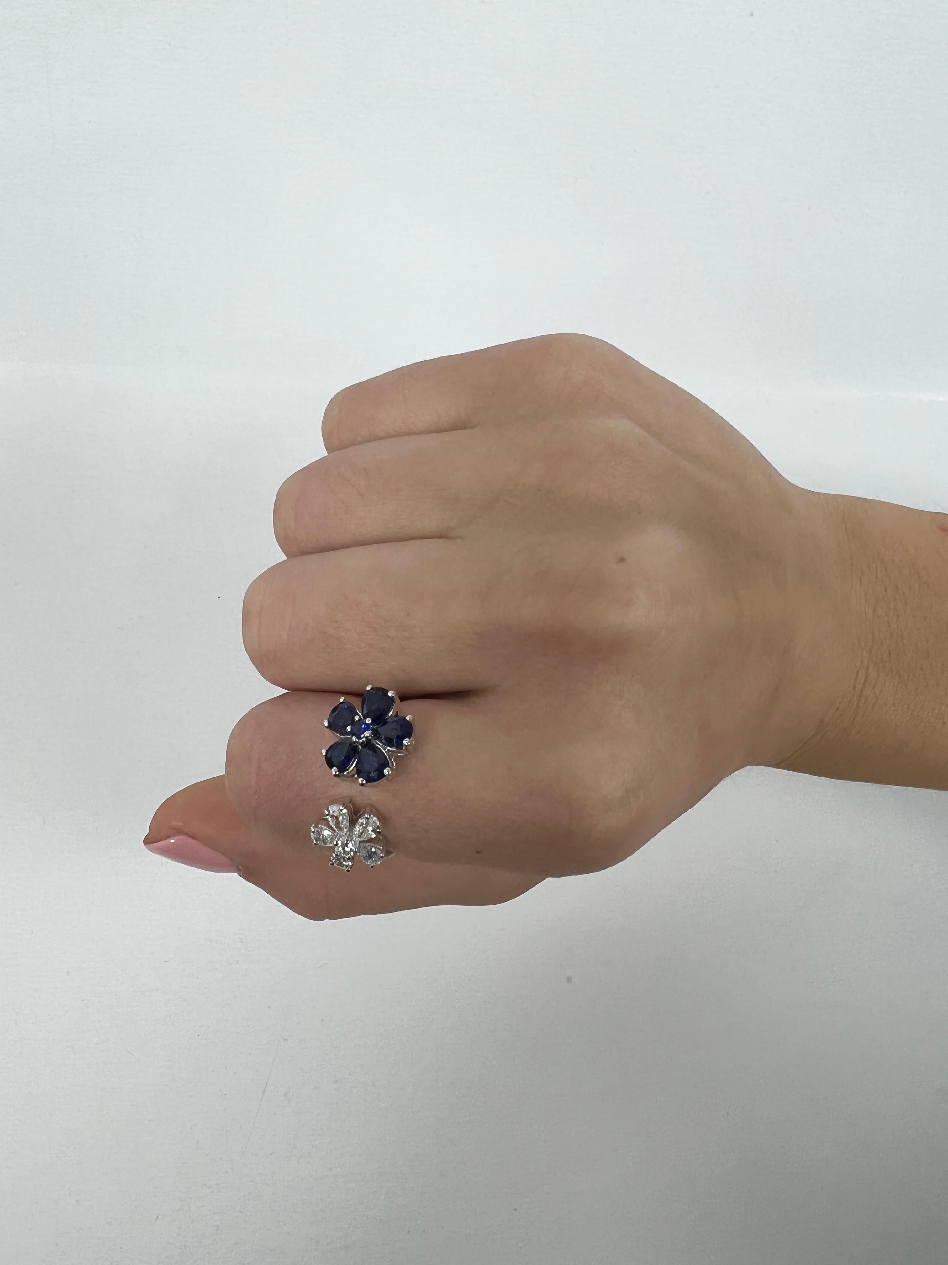 Double Flower Diamond and Sapphire Ring In New Condition For Sale In Great Neck, NY