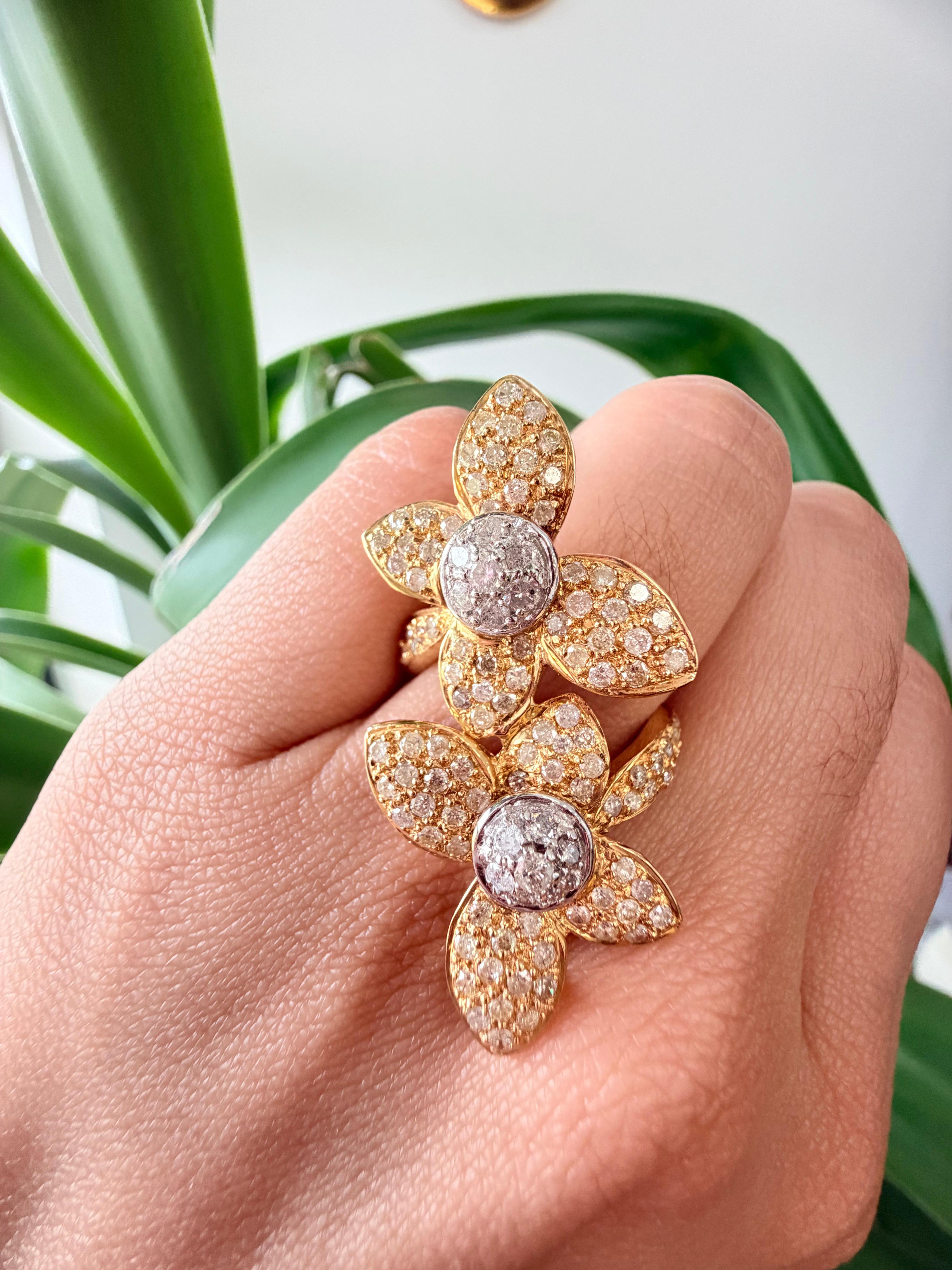 Bague à double fleur de diamant 2 CTW en or jaune 18k Neuf - En vente à Houston, TX