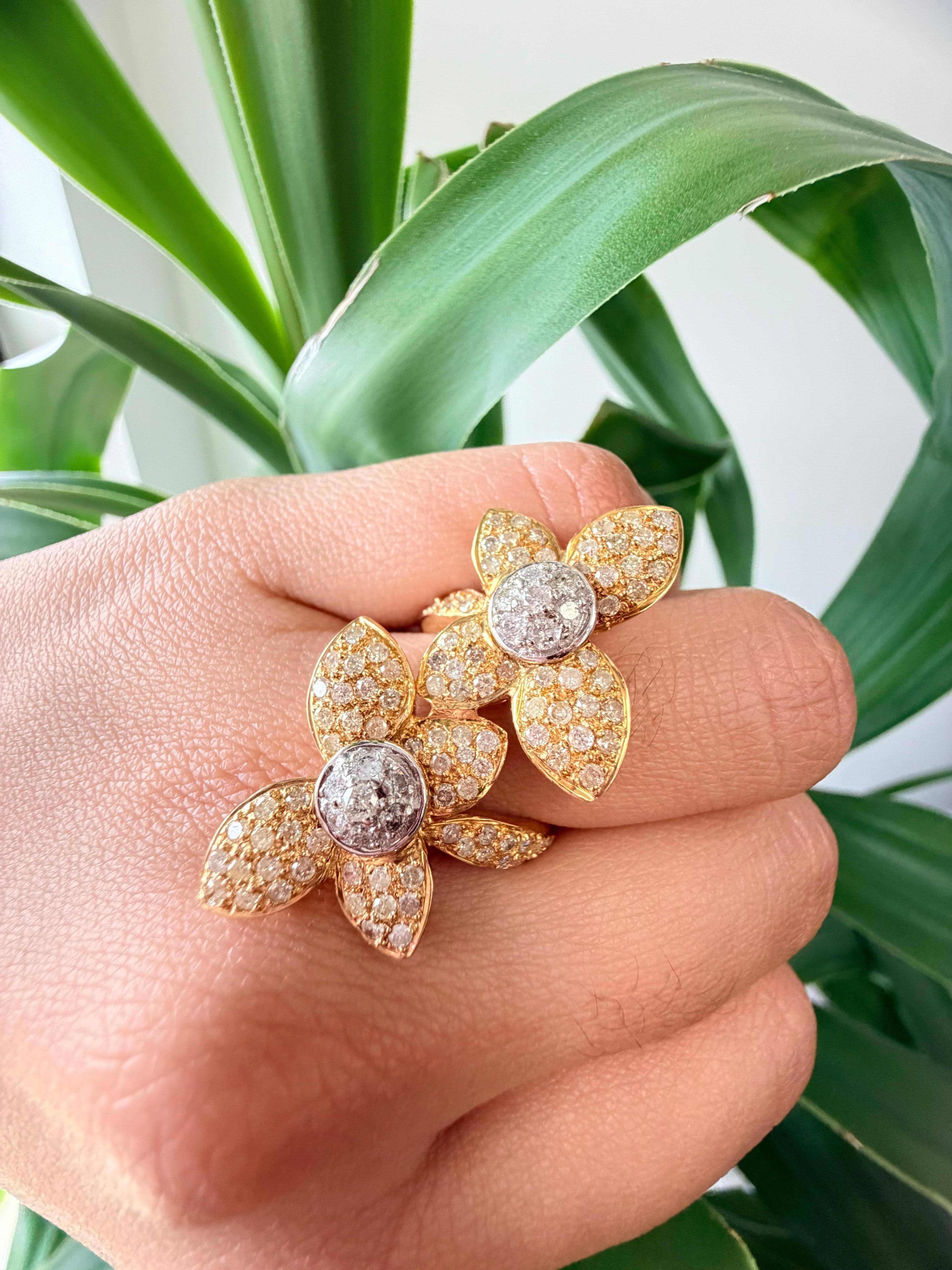 Bague à double fleur de diamant 2 CTW en or jaune 18k Pour femmes en vente