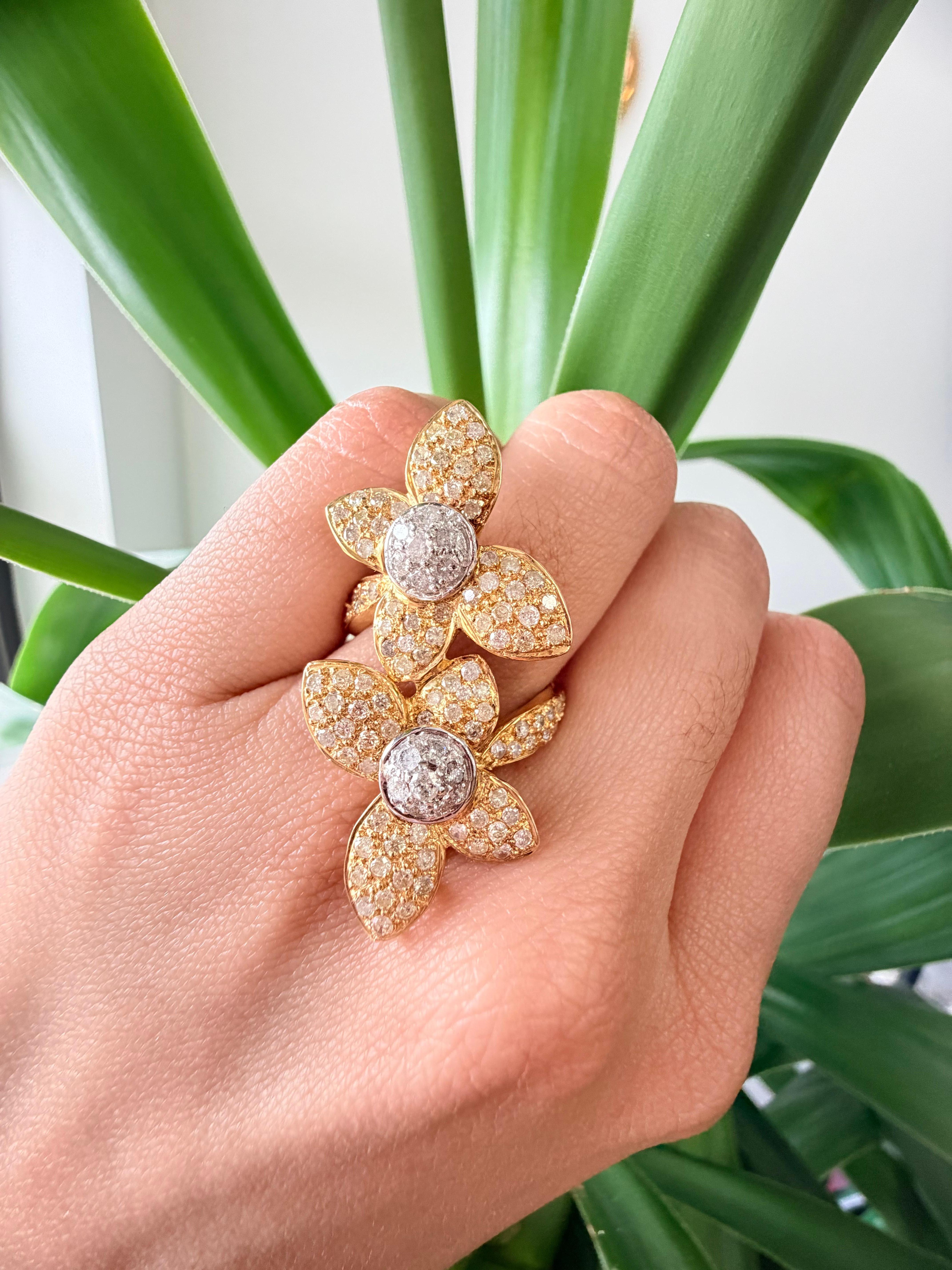 Bague à double fleur de diamant 2 CTW en or jaune 18k en vente 1