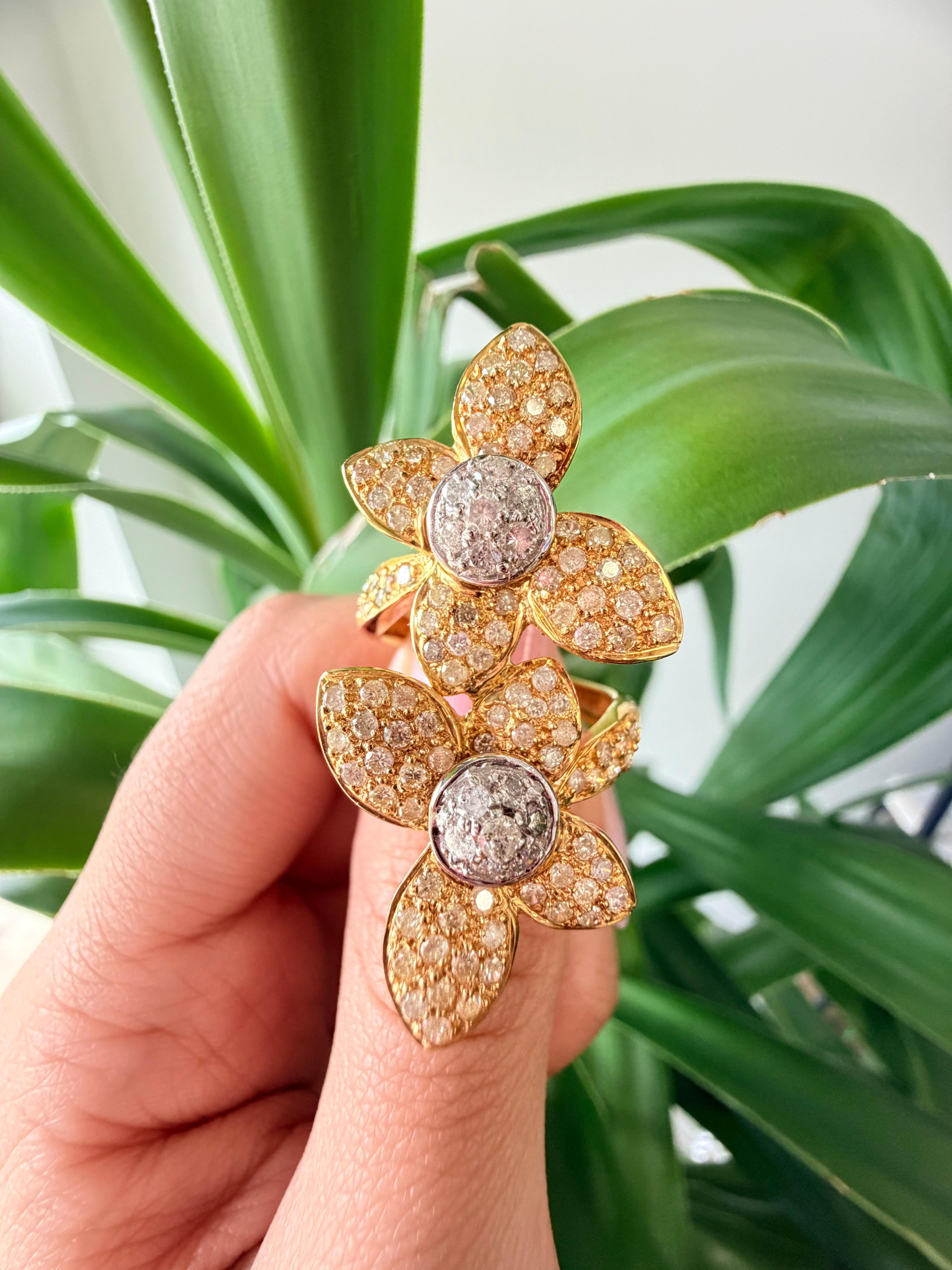 Bague à double fleur de diamant 2 CTW en or jaune 18k en vente 2