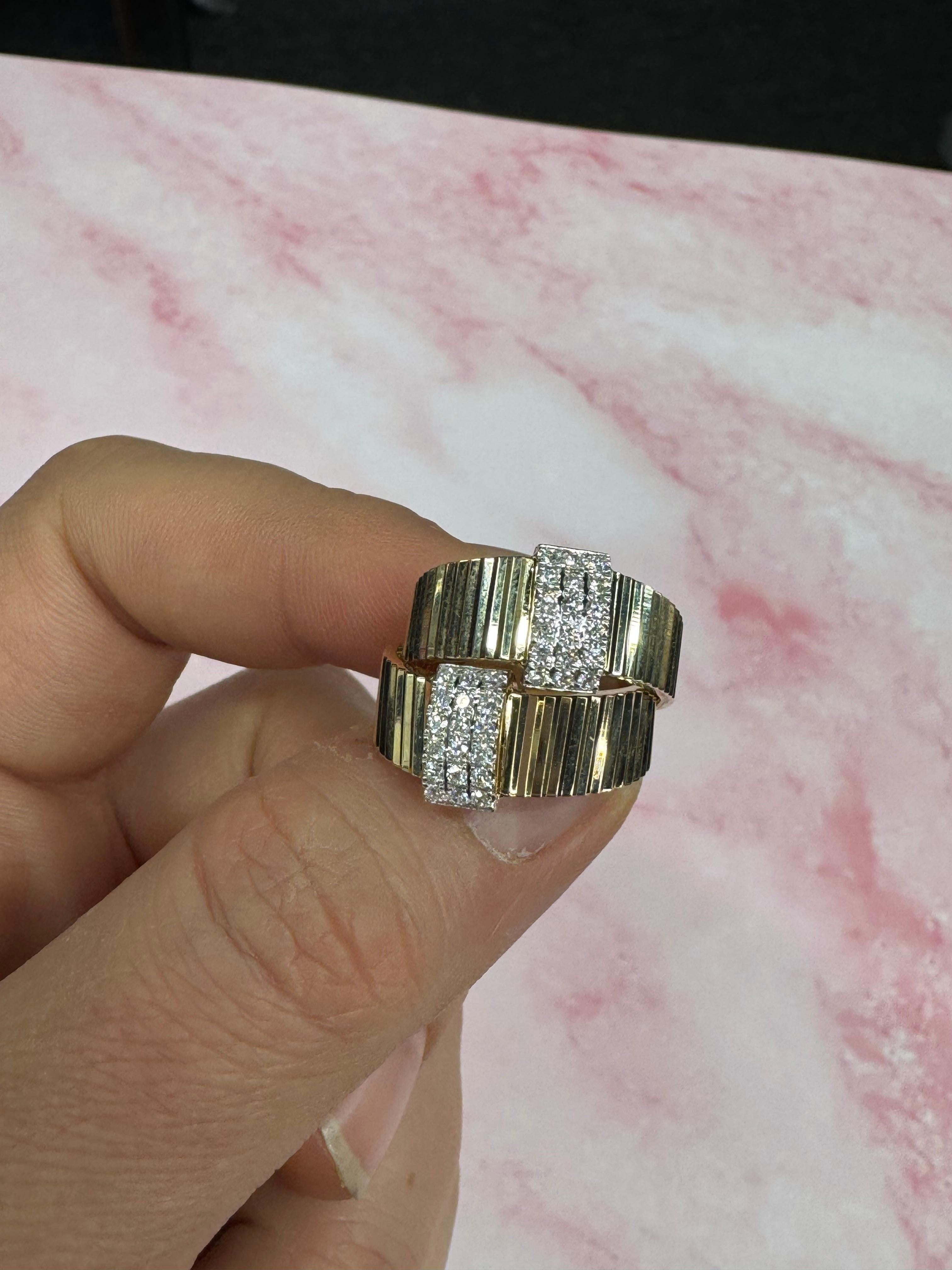 Bague à double cannelure en or jaune 14 carats avec diamants ronds brillants de 0,42 carat en vente 1