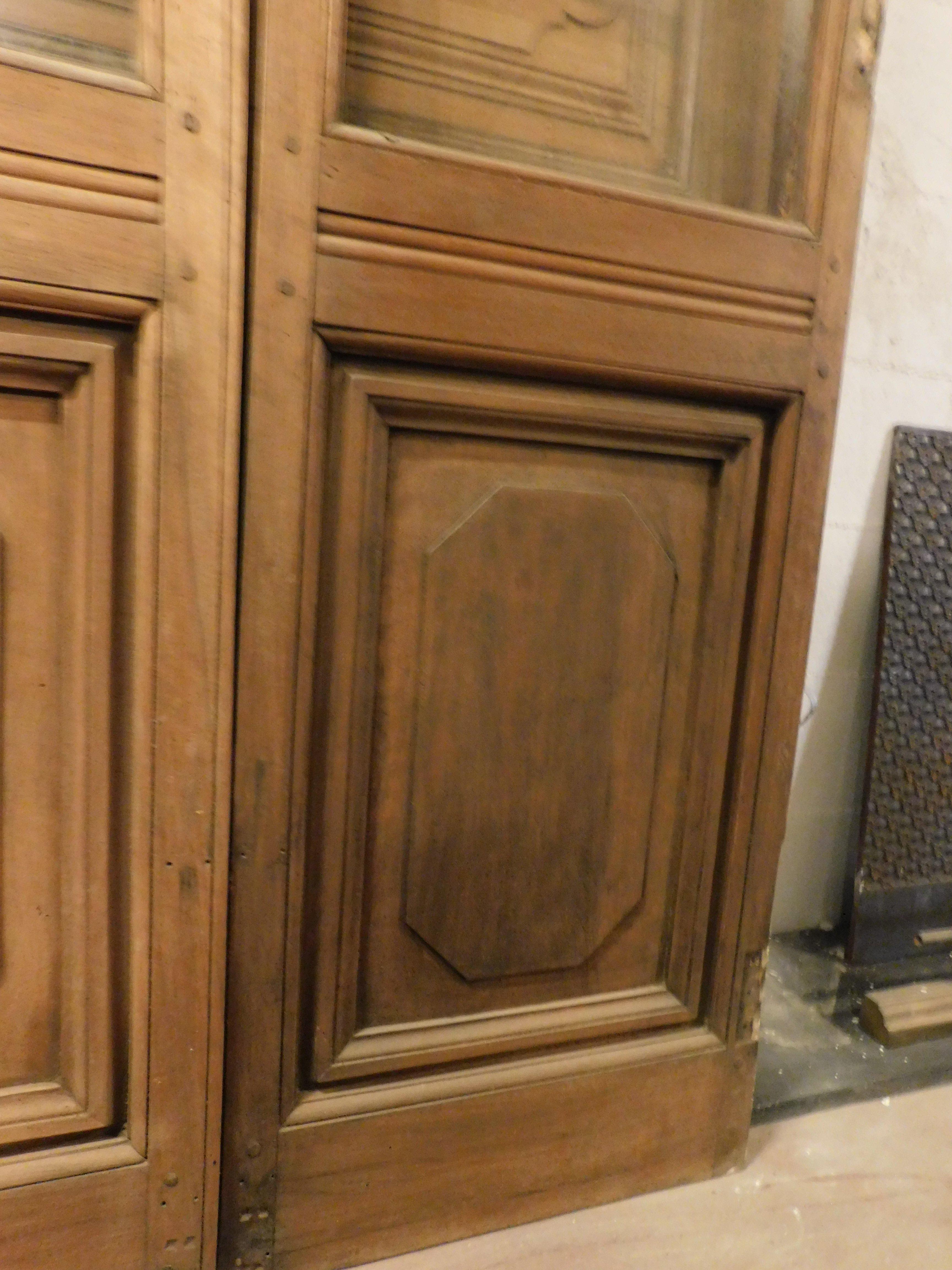 Puerta doble acristalada de madera con panel inferior tallado, para restaurar, Italia en Bueno estado para la venta en Cuneo, Italy (CN)