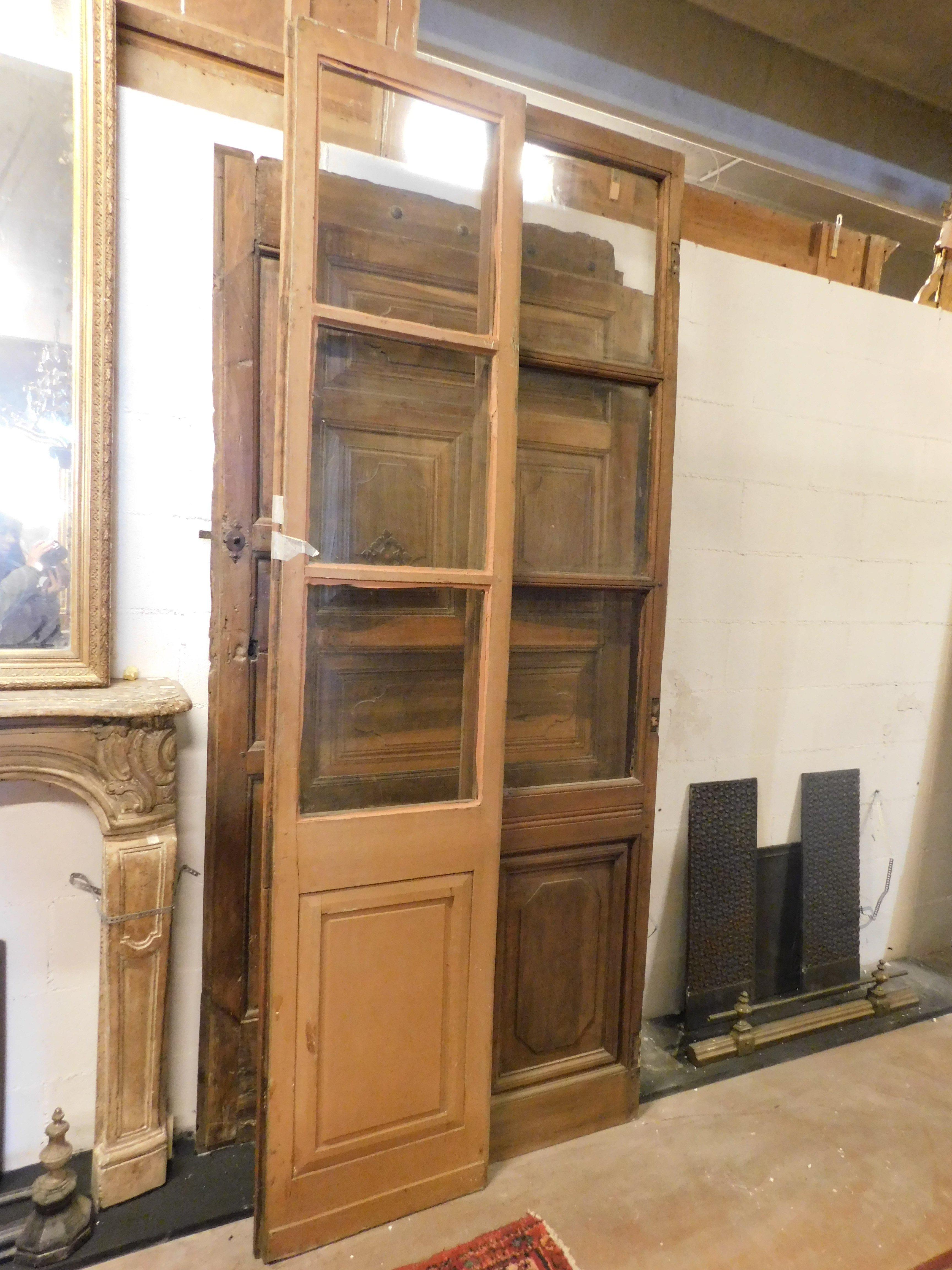 Puerta doble acristalada de madera con panel inferior tallado, para restaurar, Italia en venta 2