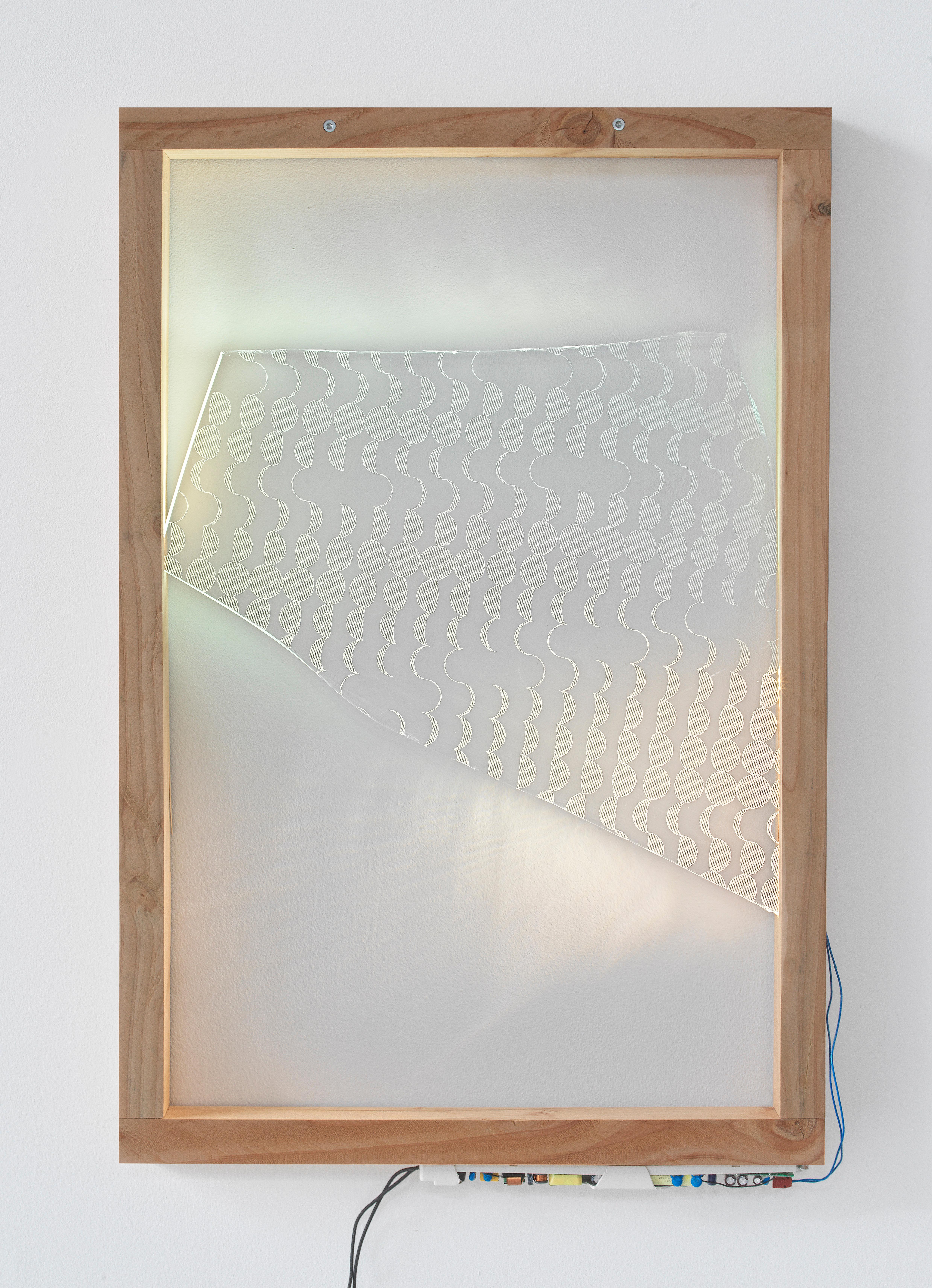 Für die Ausstellung Double Glazing hinterfragt Arnout Meijer die dem Design innewohnende Doppelmoral von Schöpfung und Zerstörung. Es scheint sich um zwei gegensätzliche Ziele zu handeln, aber die aktuelle ökologische Situation zeigt, dass Schöpfung