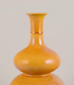 Double gourd-shaped Chinese vase in porcelain. Ochre yellow glaze.