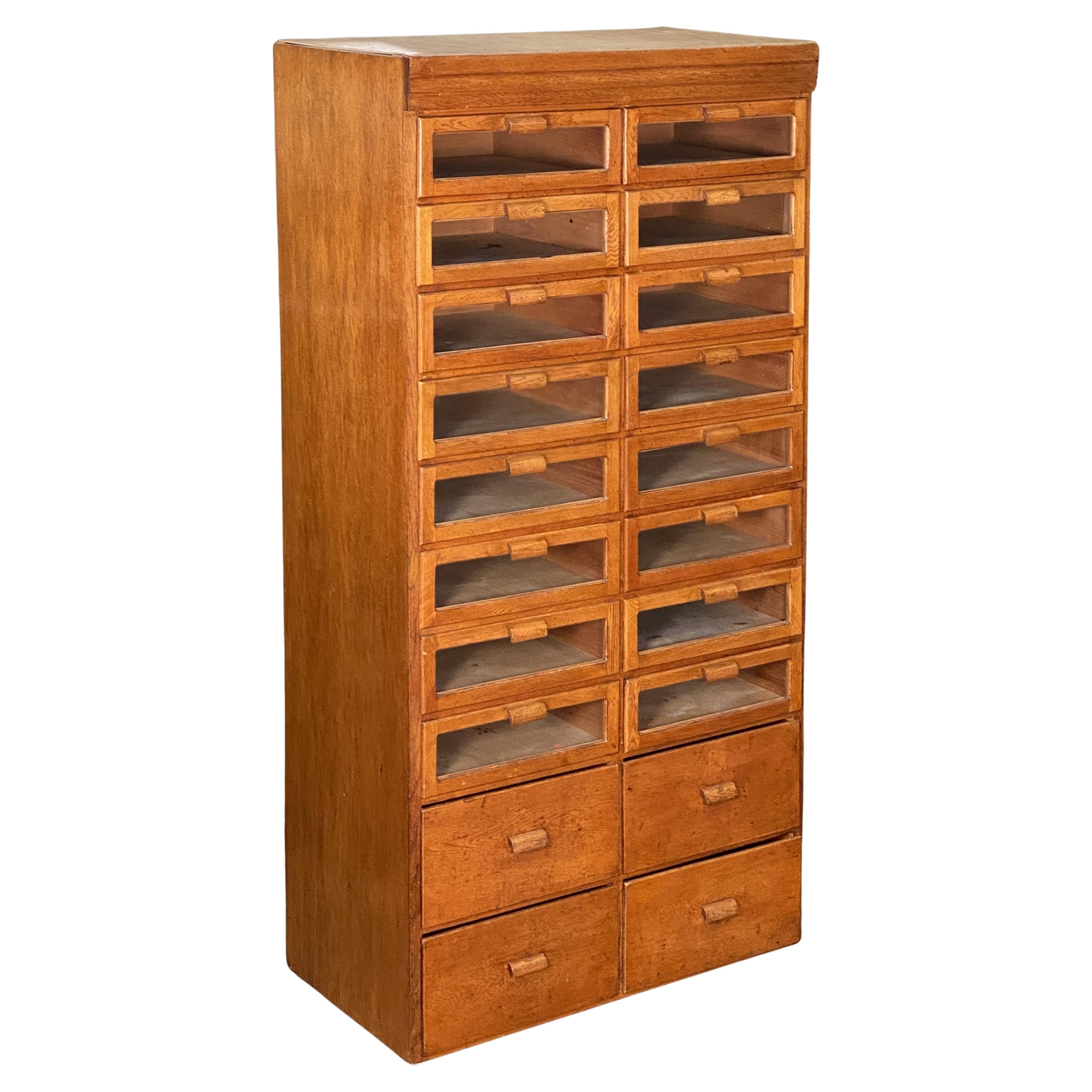 Doppelter Haberdasher-Schrank mit glasgefassten Schubladen aus England