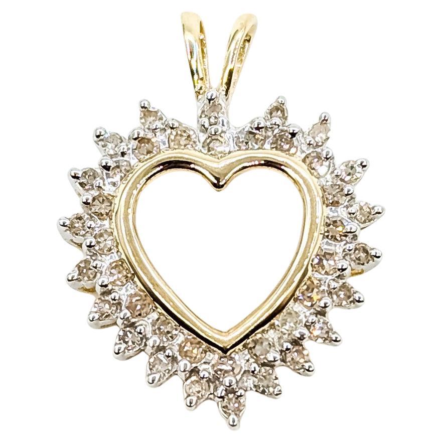 Ciondolo con doppio diamante a forma di aureola in 10k in vendita