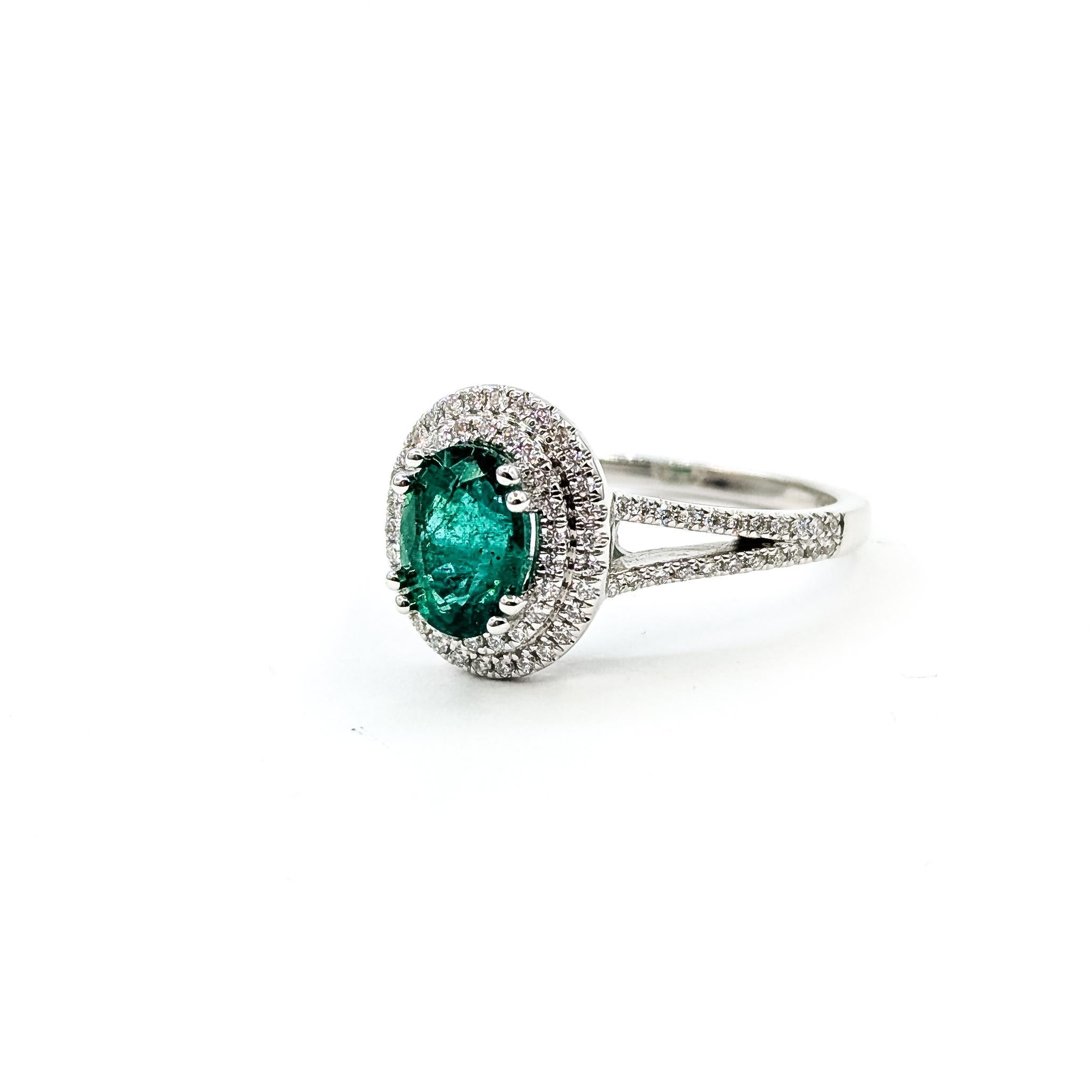 Double Halo Emerald & Diamond Ring in 14k Contemporáneo en venta