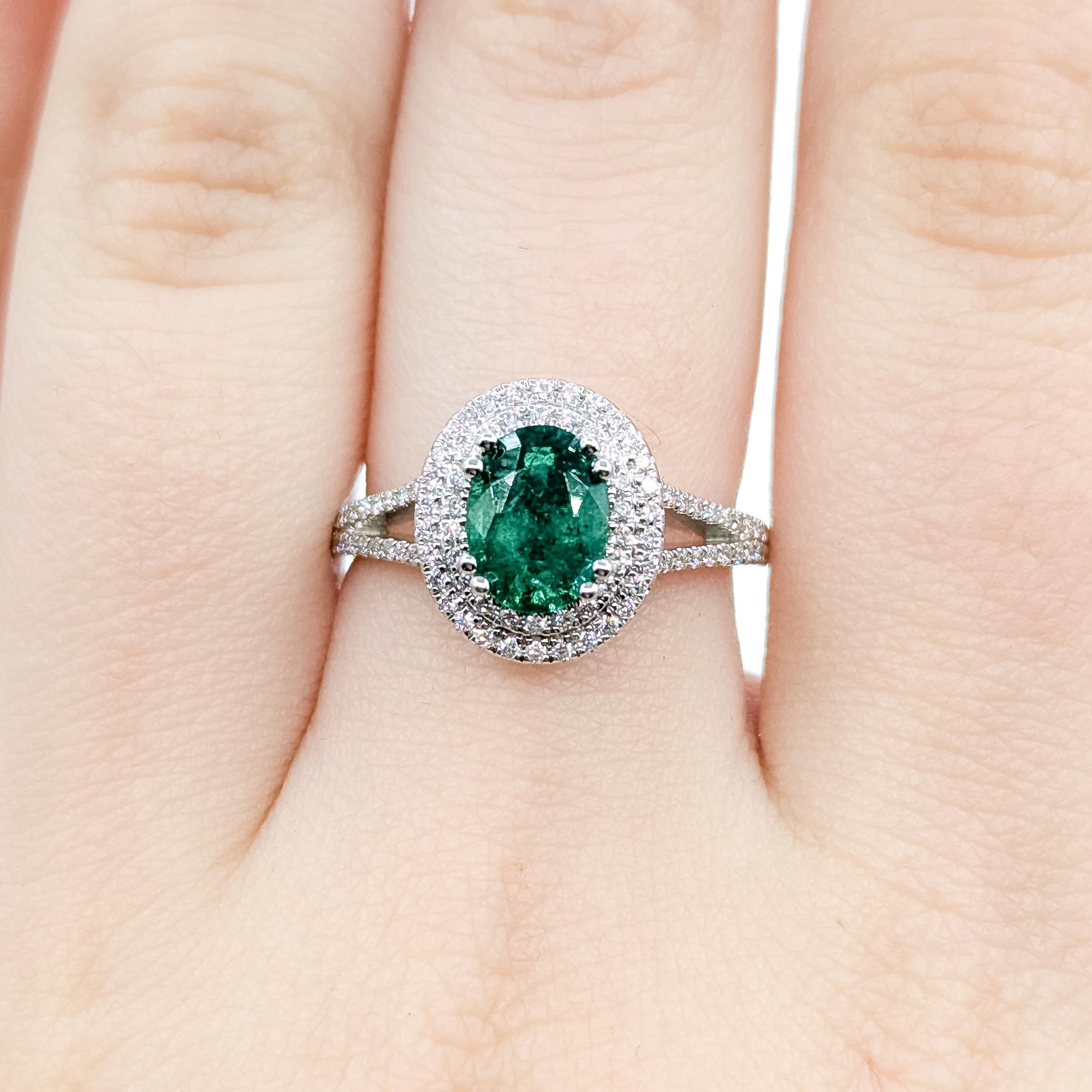 Double Halo Emerald & Diamond Ring in 14k en Excelente estado para la venta en Bloomington, MN