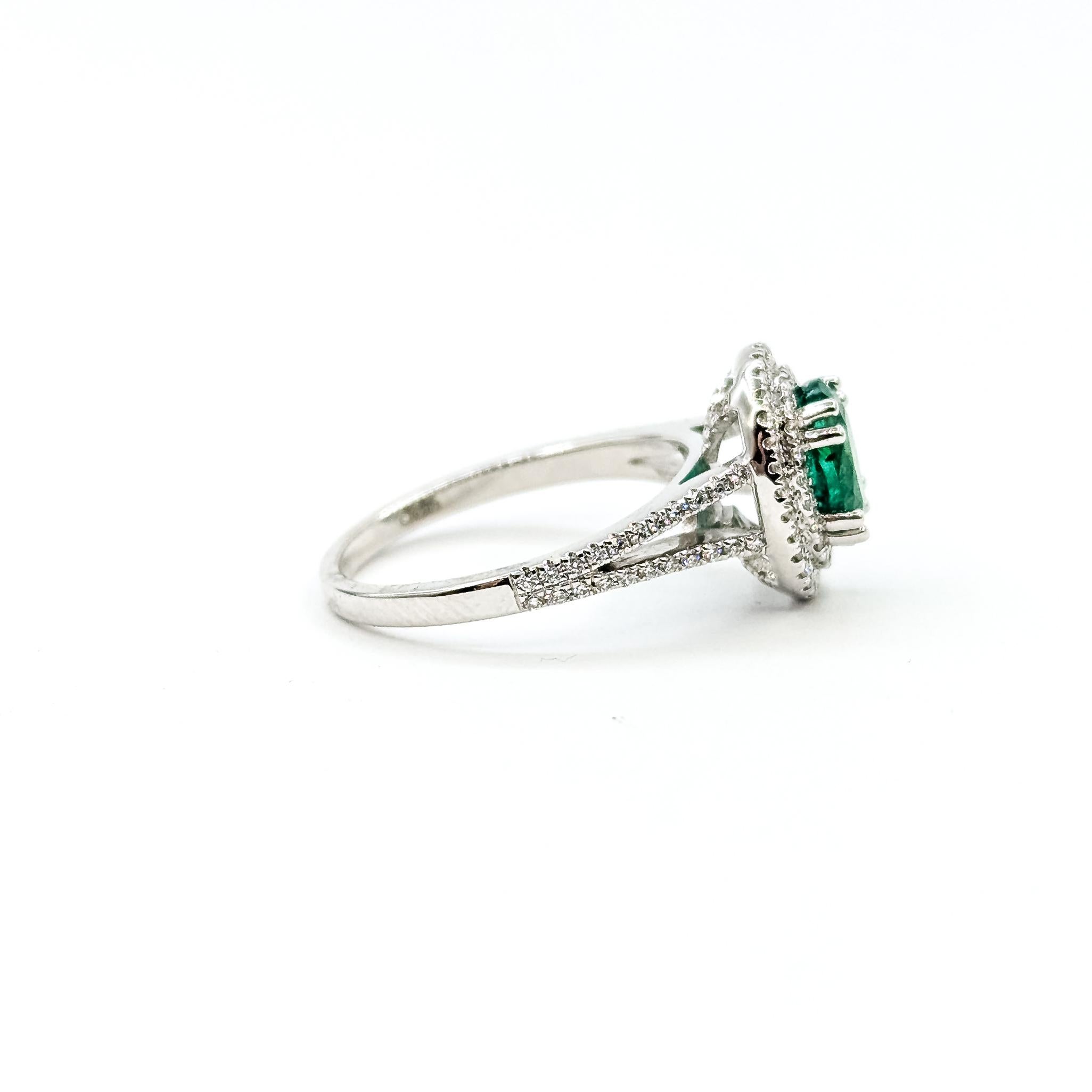 Double Halo Emerald & Diamond Ring in 14k en venta 1