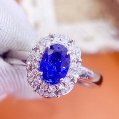 Verlobungsring aus 18 Karat Weißgold mit doppeltem Halo und natürlichem Saphir und Diamant