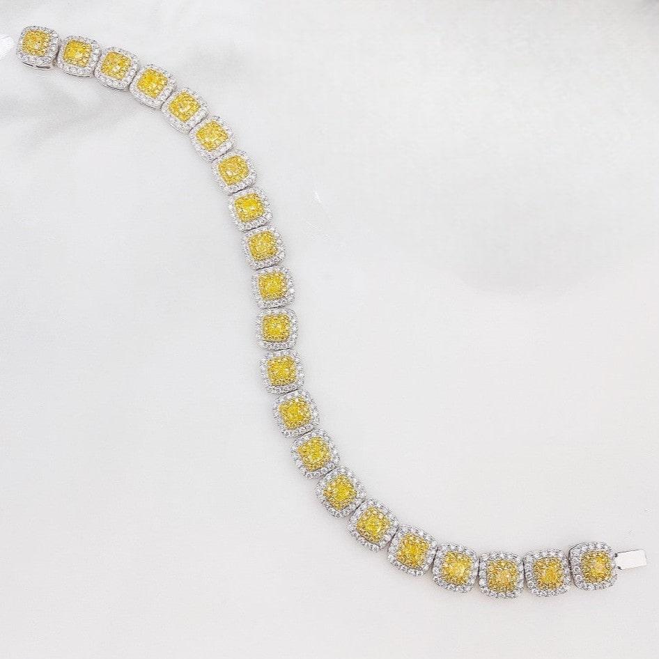 Double Halo Pillow Cut 18K Yellow Gold Diamond Bracelet In New Condition For Sale In Los Angeles, CA