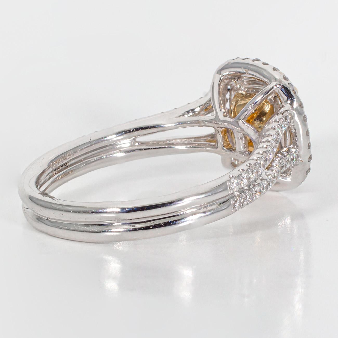 Doppelter Halo-Ring aus 18K WG mit gelbem Fancy-Diamant im Kissenschliff in der Mitte. D1.37ct. Damen im Angebot