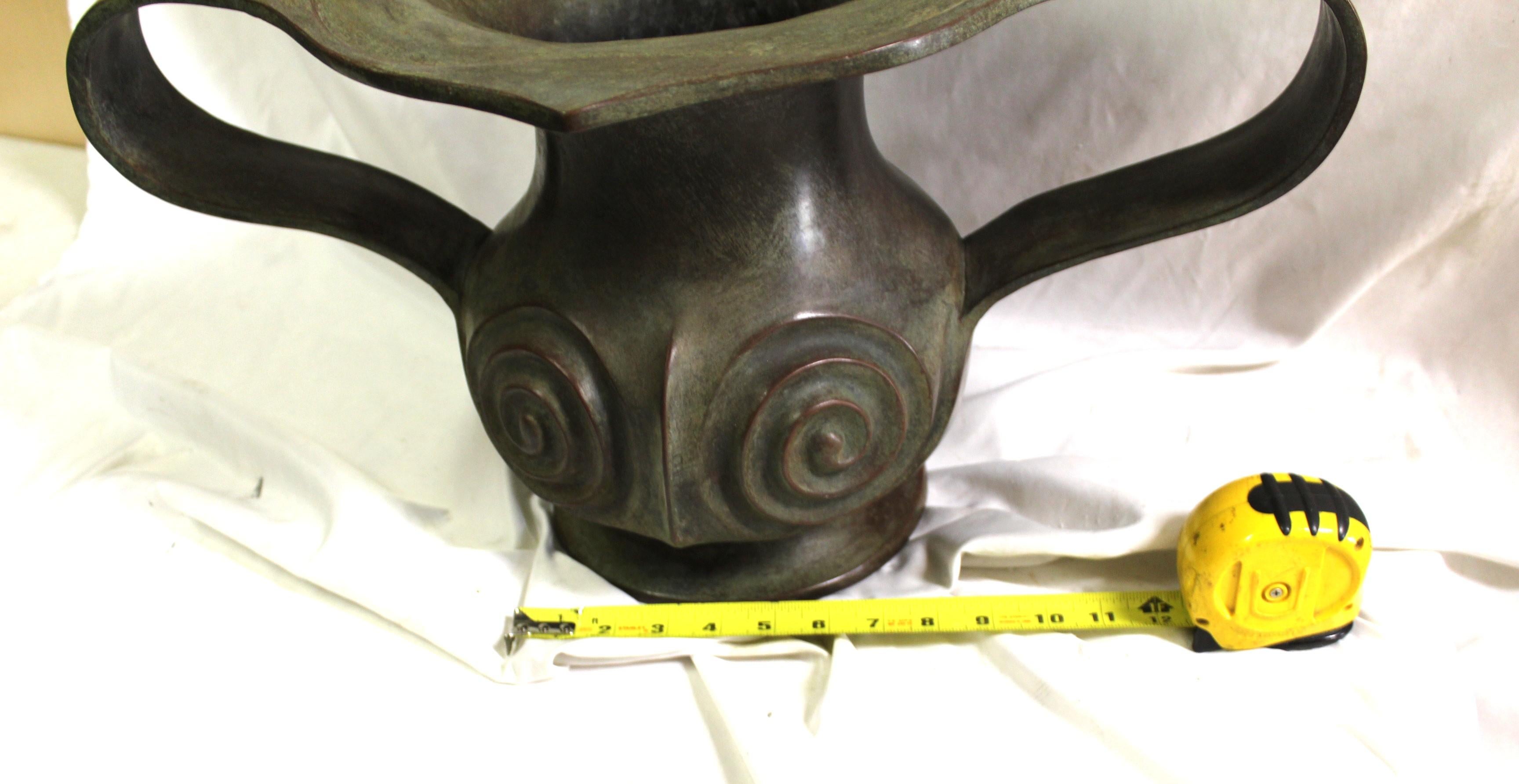 Moulage Vase japonais à double poignée  Après la période Edo en vente