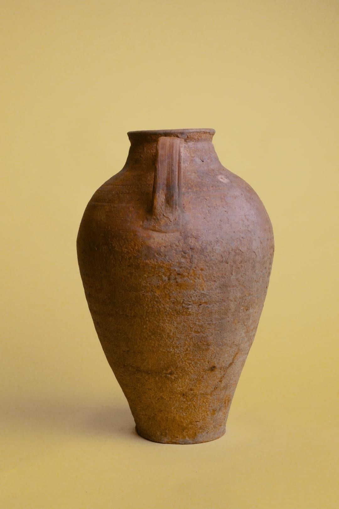 Turco Vaso ad anfora in terracotta a doppia ansa in vendita