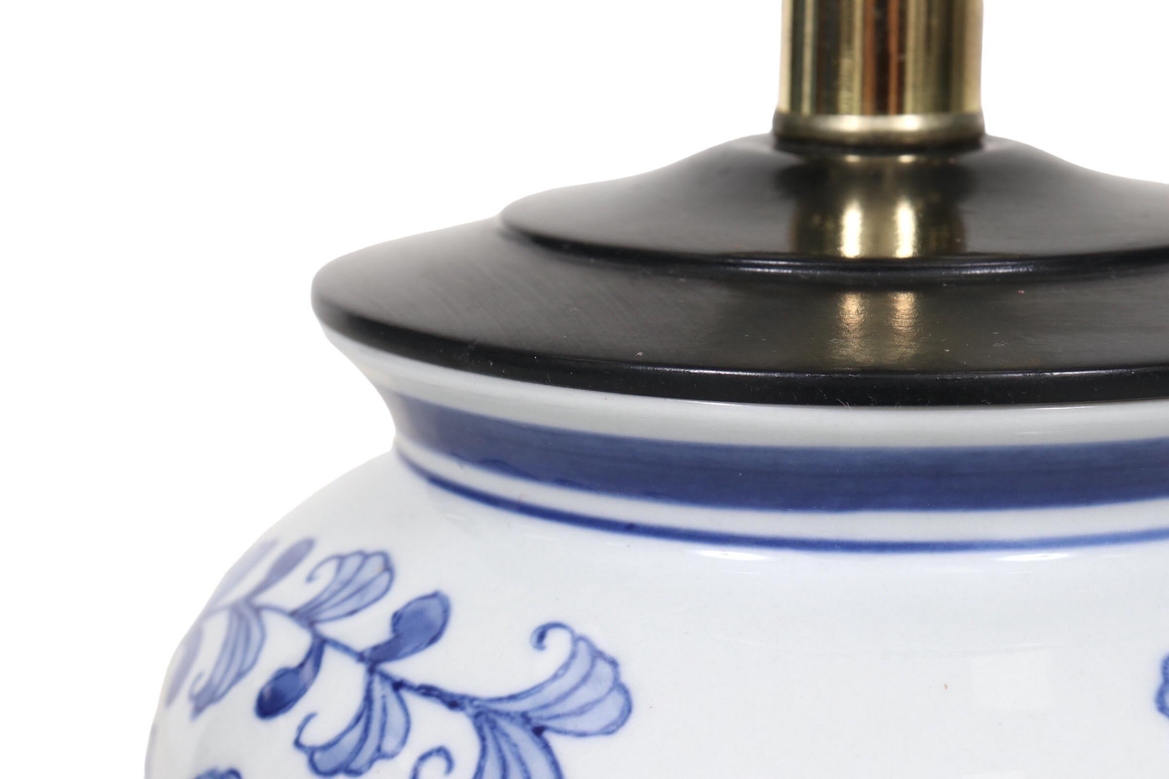 Chinoiserie Double Happiness Ceramic Table Lamp For Sale