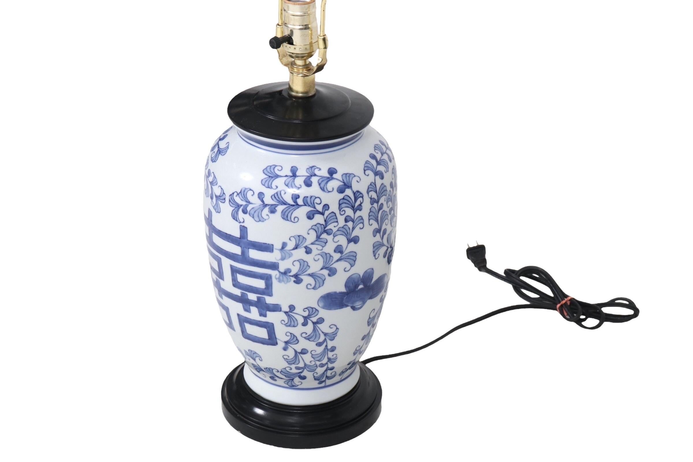 Double Happiness Ceramic Table Lamp In Good Condition For Sale In Bradenton, FL