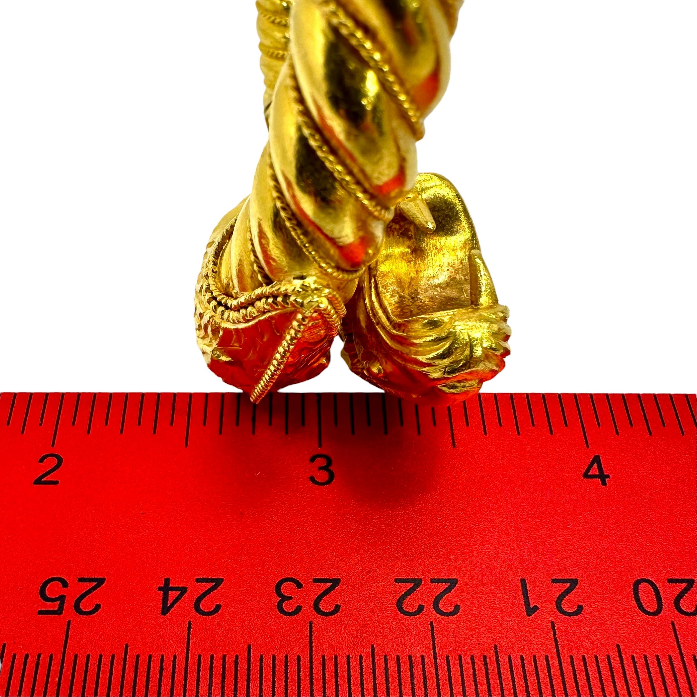 Bracelet manchette bypass créature mythique à double tête en or 22 carats de Lalaounis en vente 7