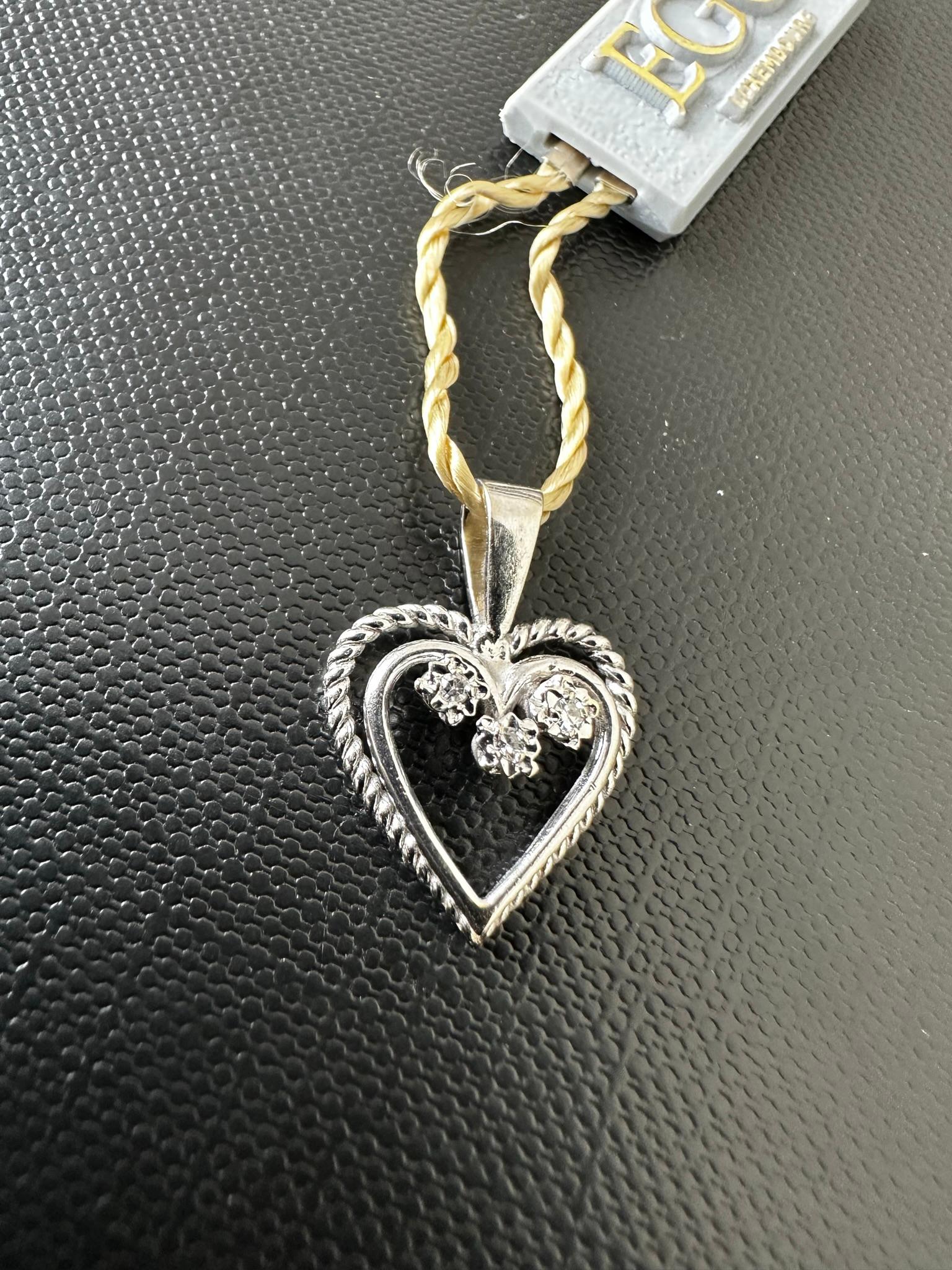 Double Heart Pendant White Gold with Diamonds In Good Condition For Sale In Esch-Sur-Alzette, LU