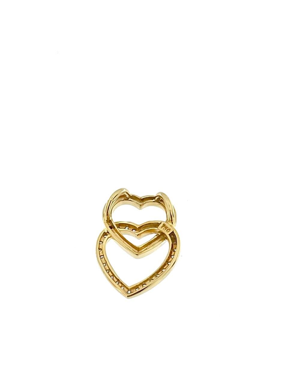 Moderne Pendentif double cœur avec chaîne en or jaune et blanc avec diamants en vente