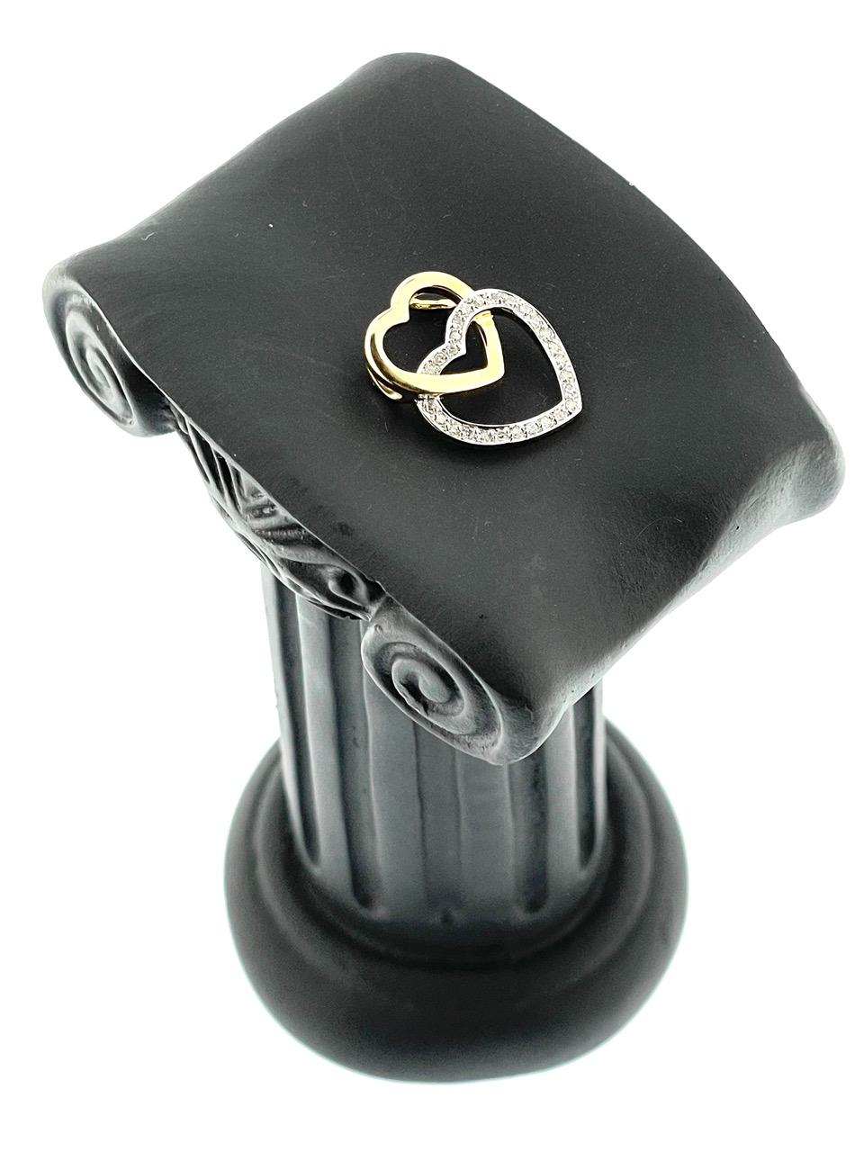 Pendentif double cœur avec chaîne en or jaune et blanc avec diamants Unisexe en vente
