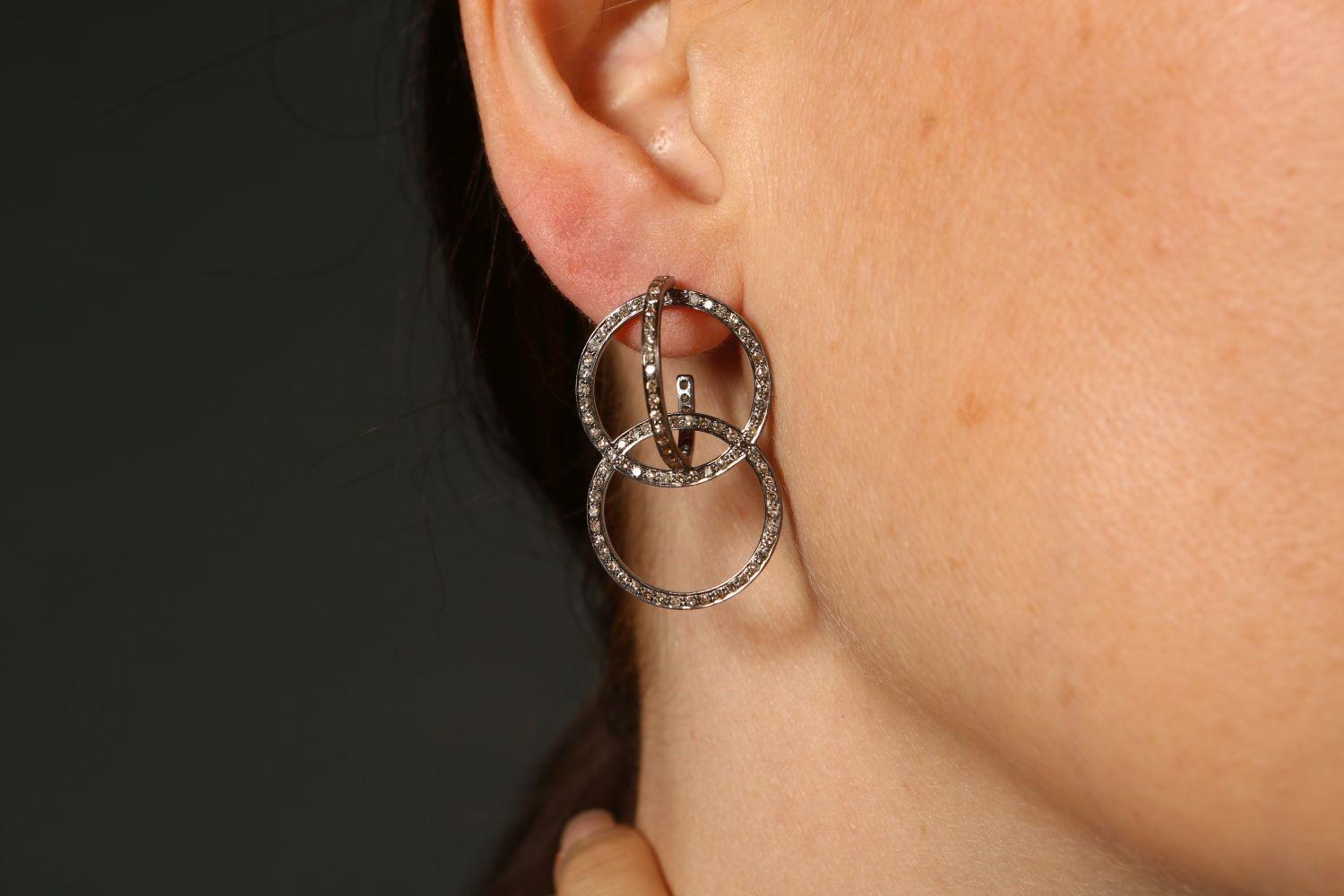 Art déco Boucles d'oreilles à double cerclage de diamants en vente