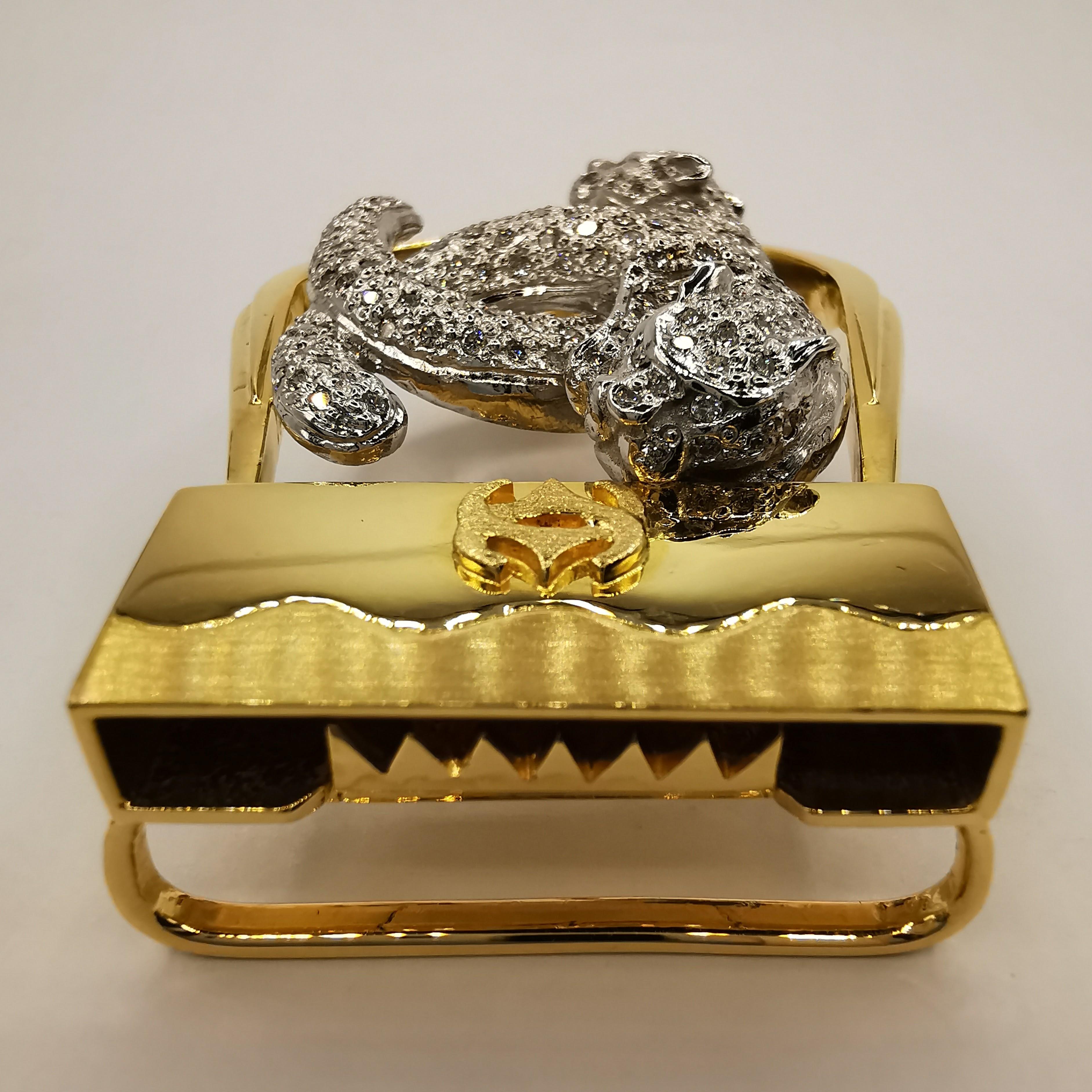 Contemporary Double Jaguar 1.74 Carat Diamond Belt Buckle in 18k Yellow and White Gold For Sale