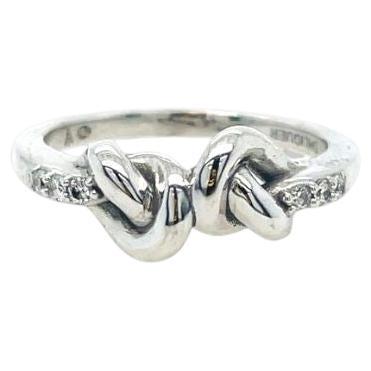 Anillo de doble nudo en oro blanco de 18 ct con diamantes