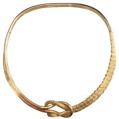 Collier à double nœud ciselé en or jaune 18 carats