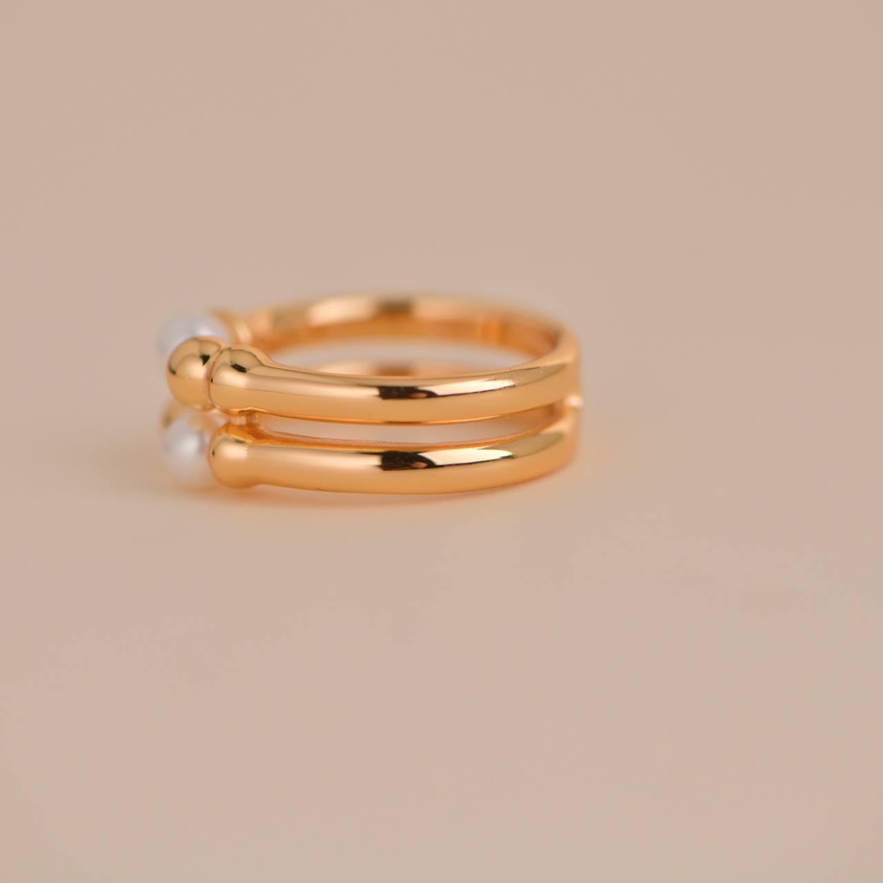 Doppelschichtiger offener Ring mit Süßwasserperlen in Gold (Perle) im Angebot