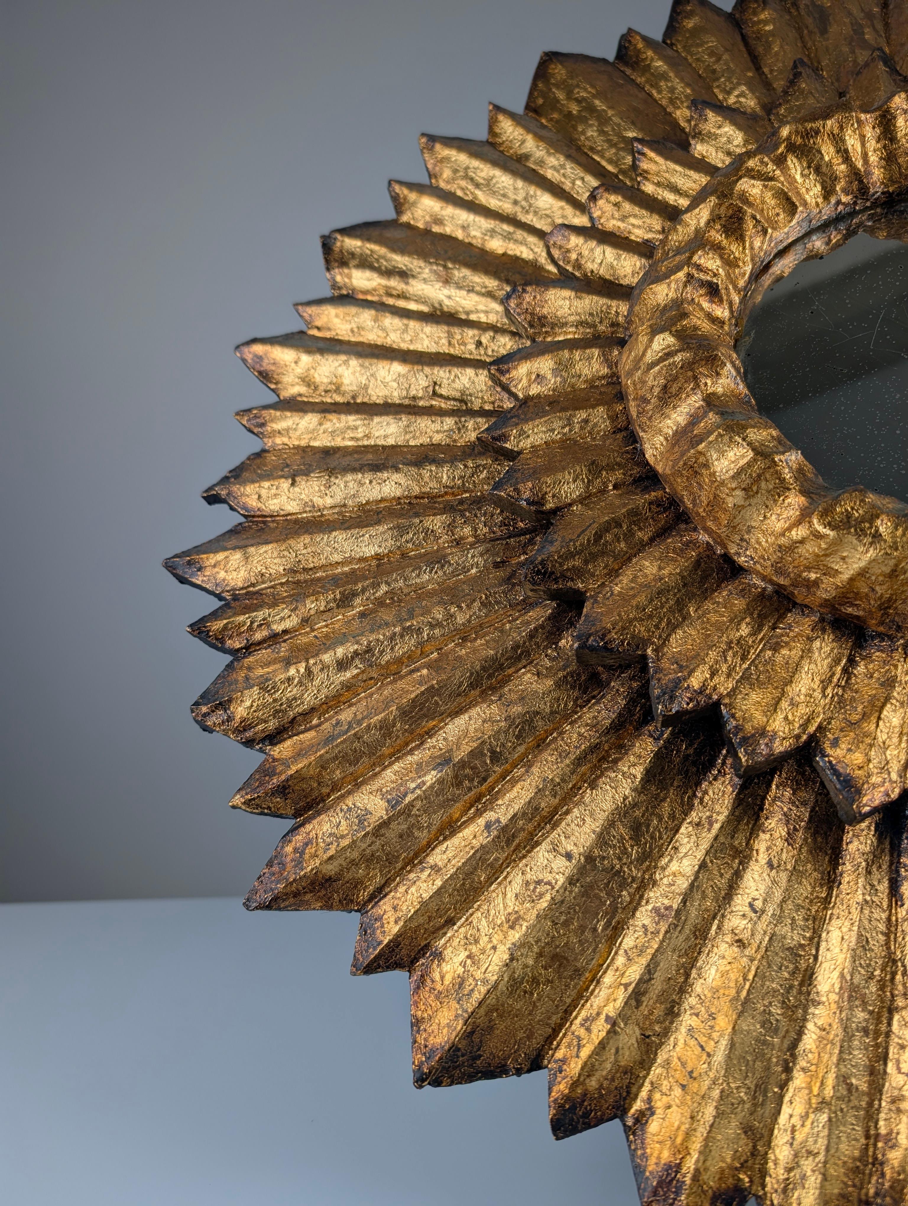 Doppelschichtiger Sunburst-Spiegel aus Holz und Blattgold (Moderne der Mitte des Jahrhunderts) im Angebot