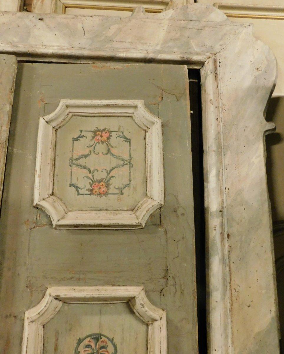 Puerta de dos hojas de madera lacada y pintada con marco original, Italia en venta 5