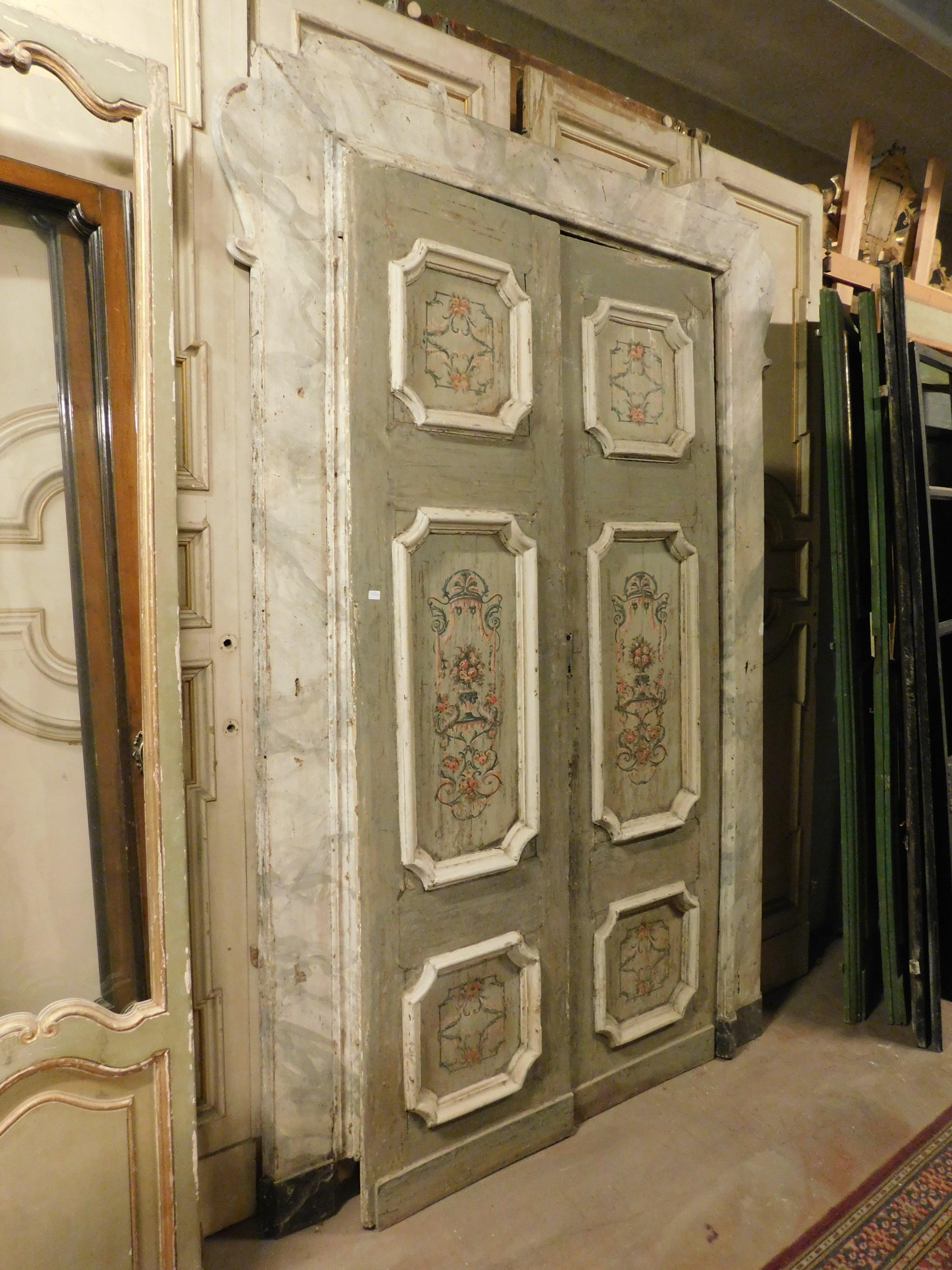 Puerta de dos hojas de madera lacada y pintada con marco original, Italia Álamo en venta