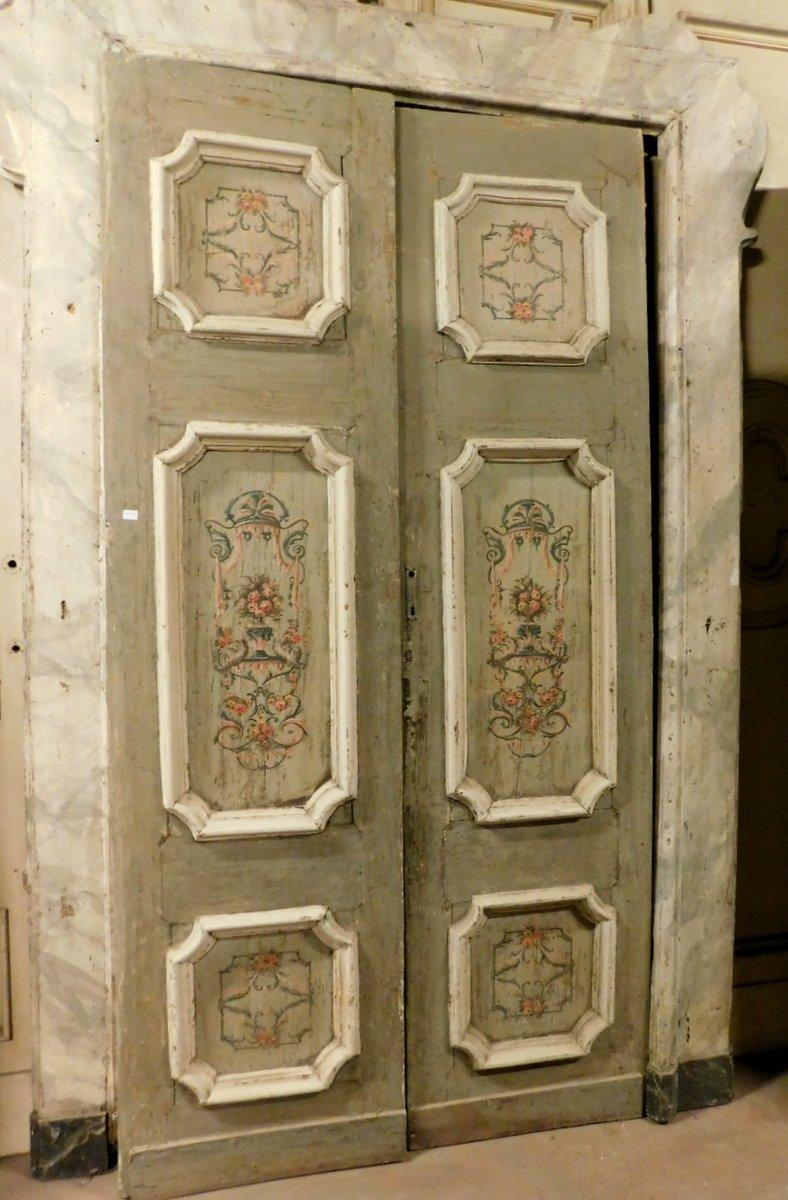 Puerta de dos hojas de madera lacada y pintada con marco original, Italia en venta 2
