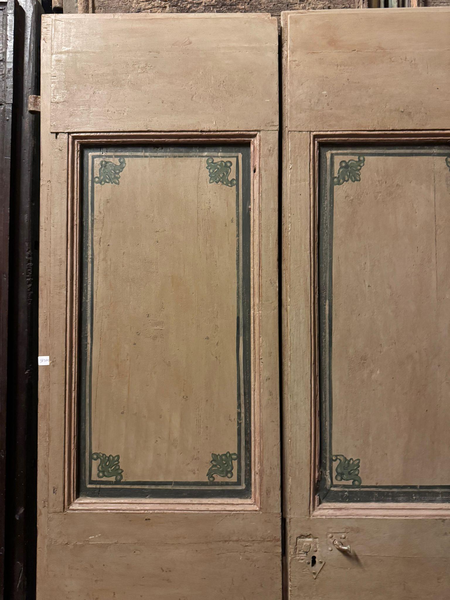 Dipinto a mano Porta a due ante in legno laccato, pannelli dipinti, Italia in vendita