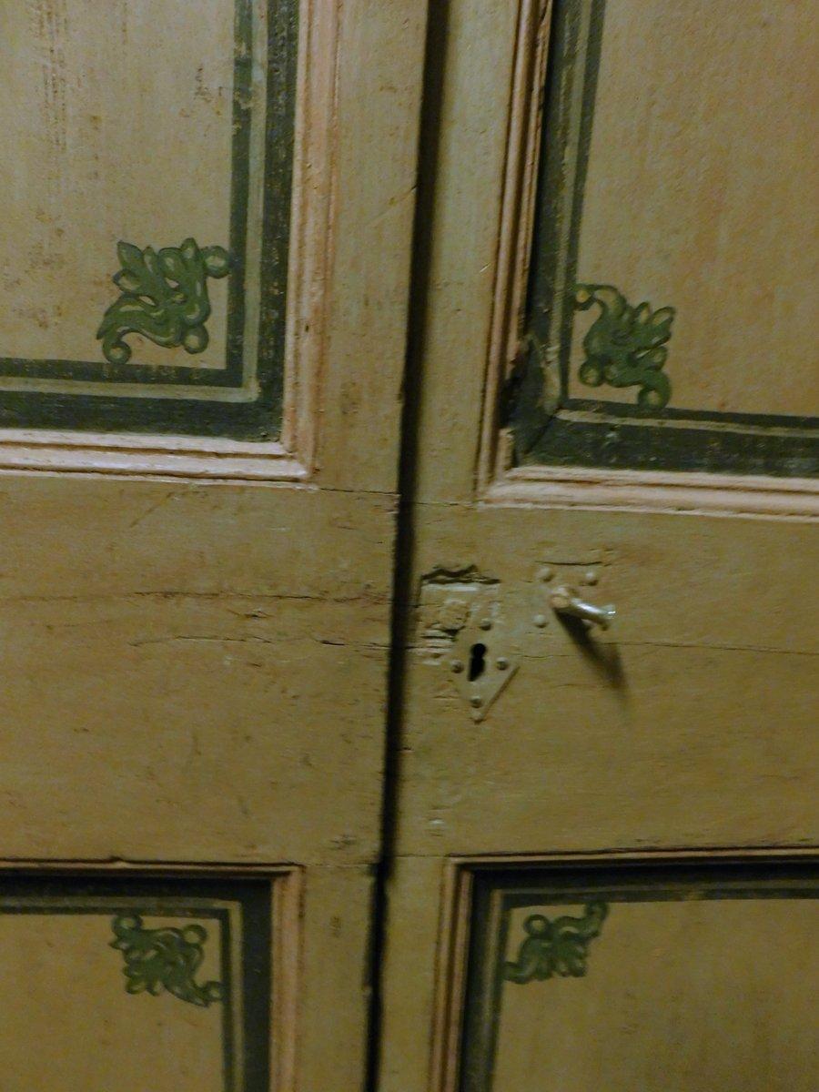 Puerta de dos hojas de madera lacada, paneles pintados, italia siglo XVIII y antes en venta